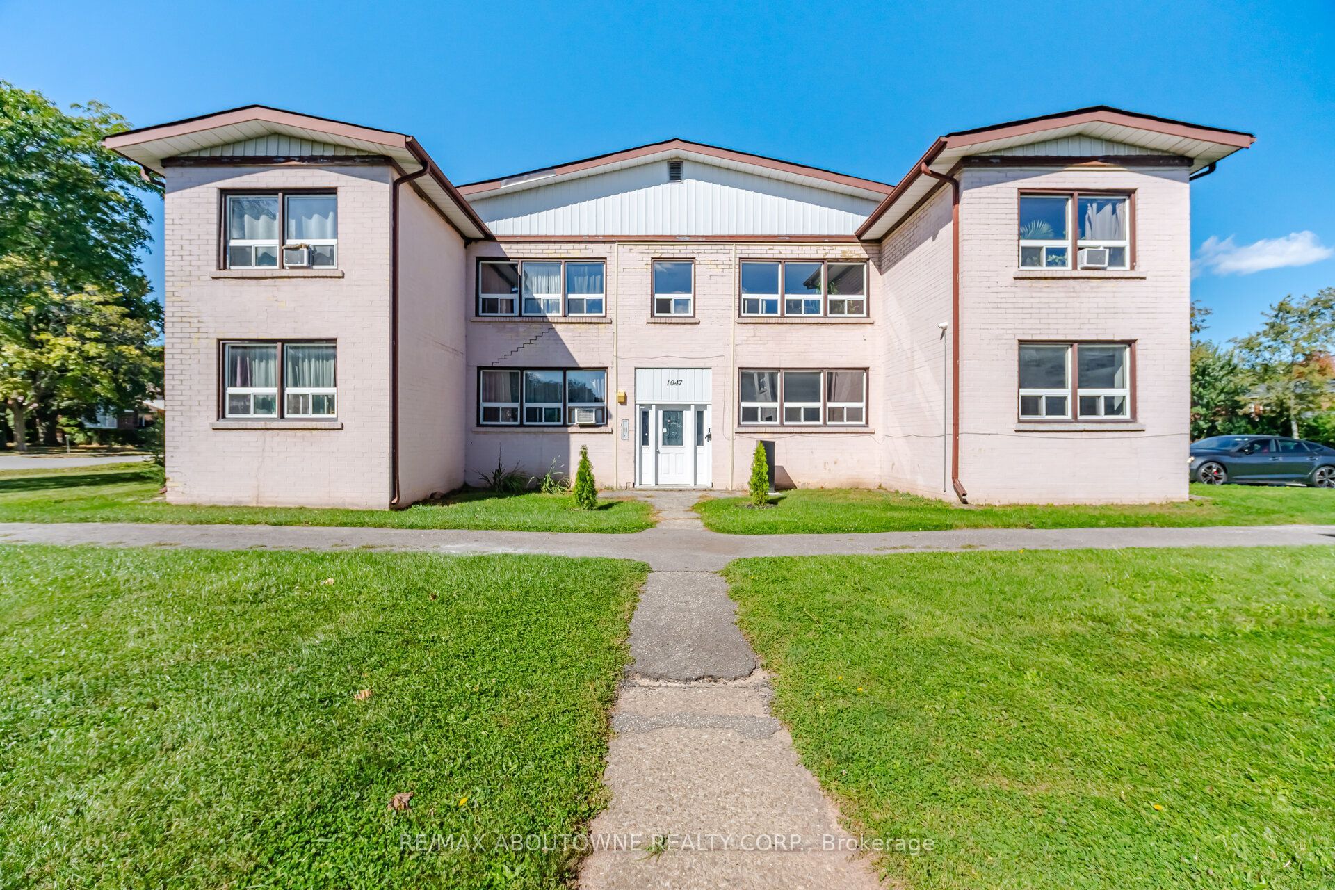 1047 Churchill Avenue, Oakville