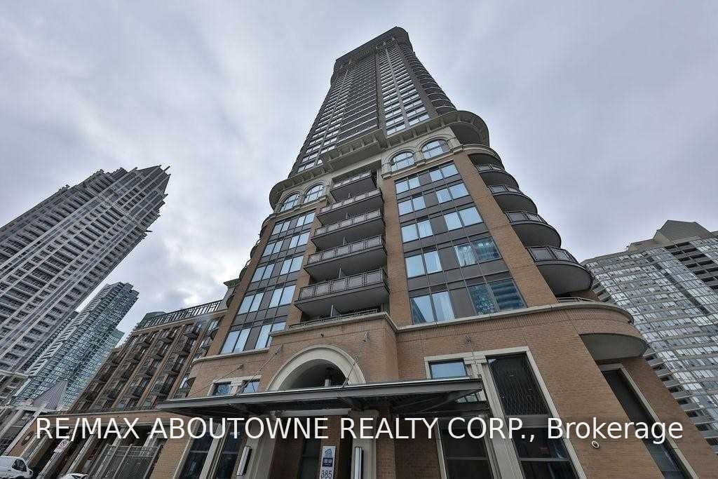 8 – 385 Prince Of Wales Drive, Mississauga