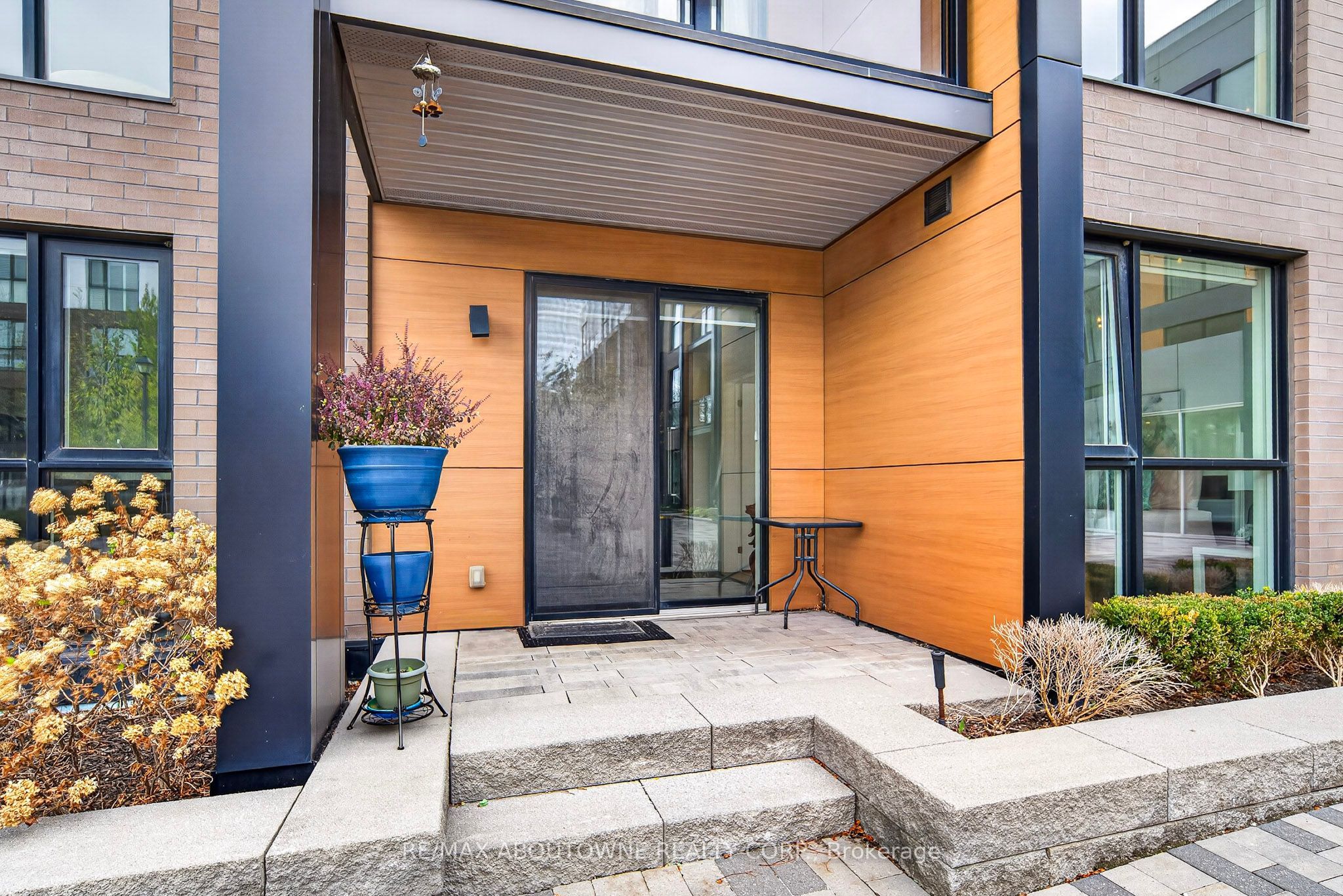 13 – 168 Sabina Drive, Oakville