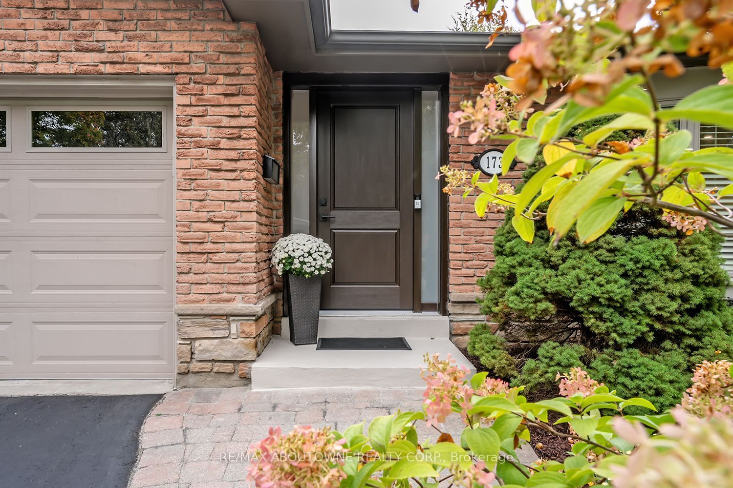 173 Arichat Road, Oakville ‣ W14087652 173 Arichat Road, Oakville ‣ W14087652