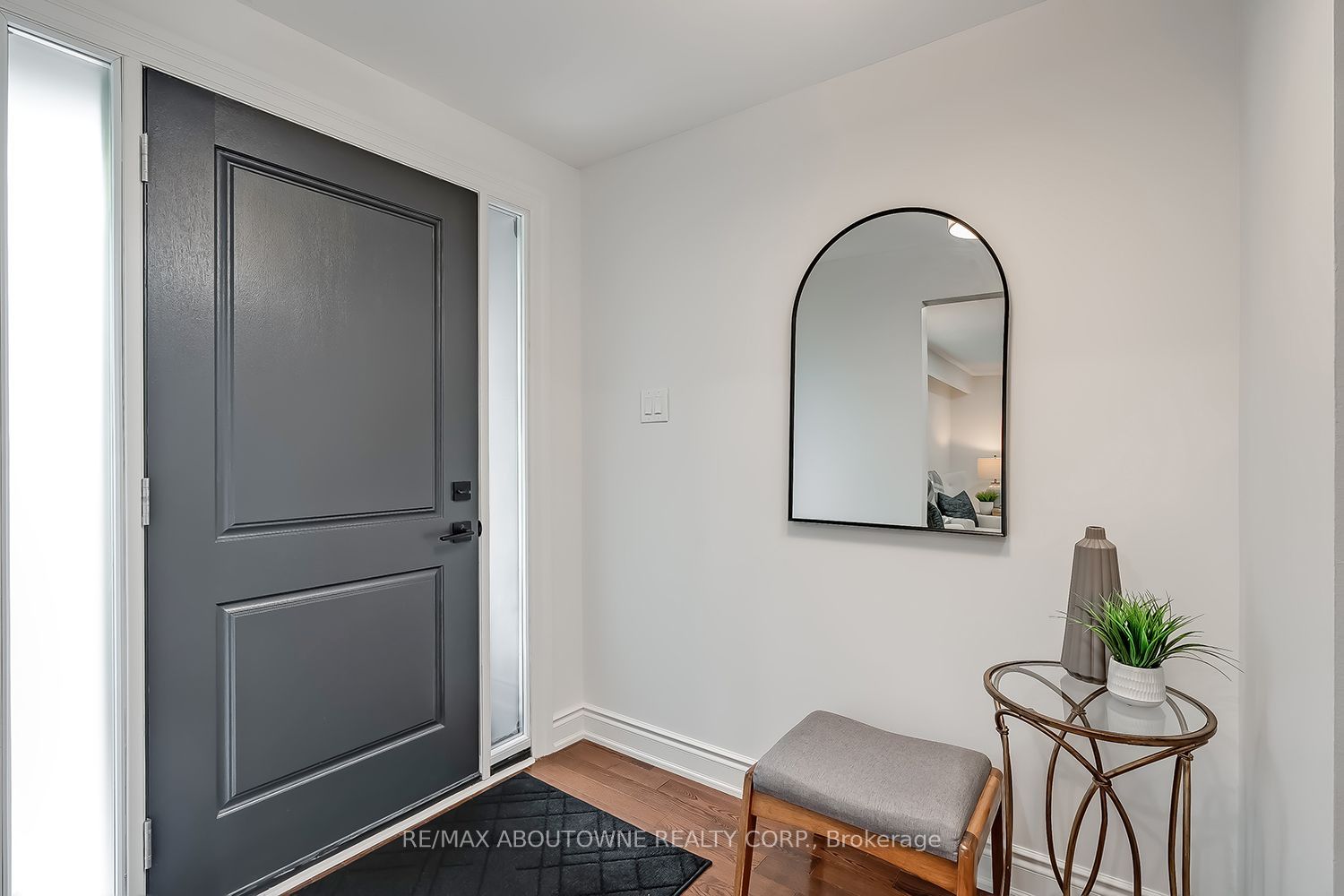173 Arichat Road, Oakville ‣ W14087652 173 Arichat Road, Oakville ‣ W14087652