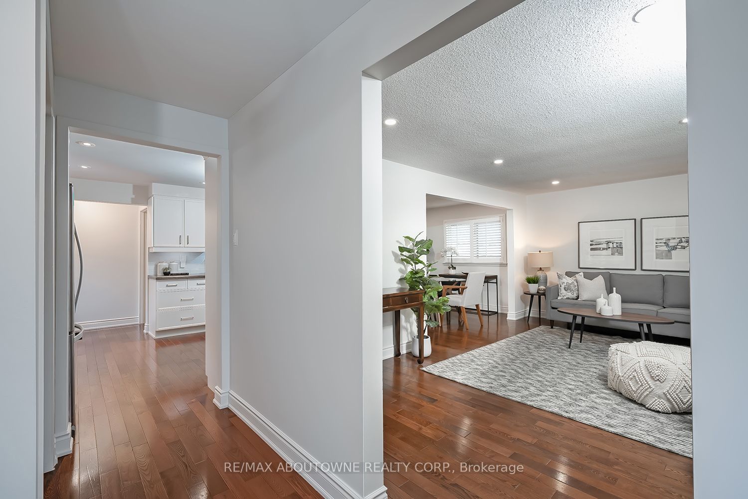 173 Arichat Road, Oakville ‣ W14087652 173 Arichat Road, Oakville ‣ W14087652