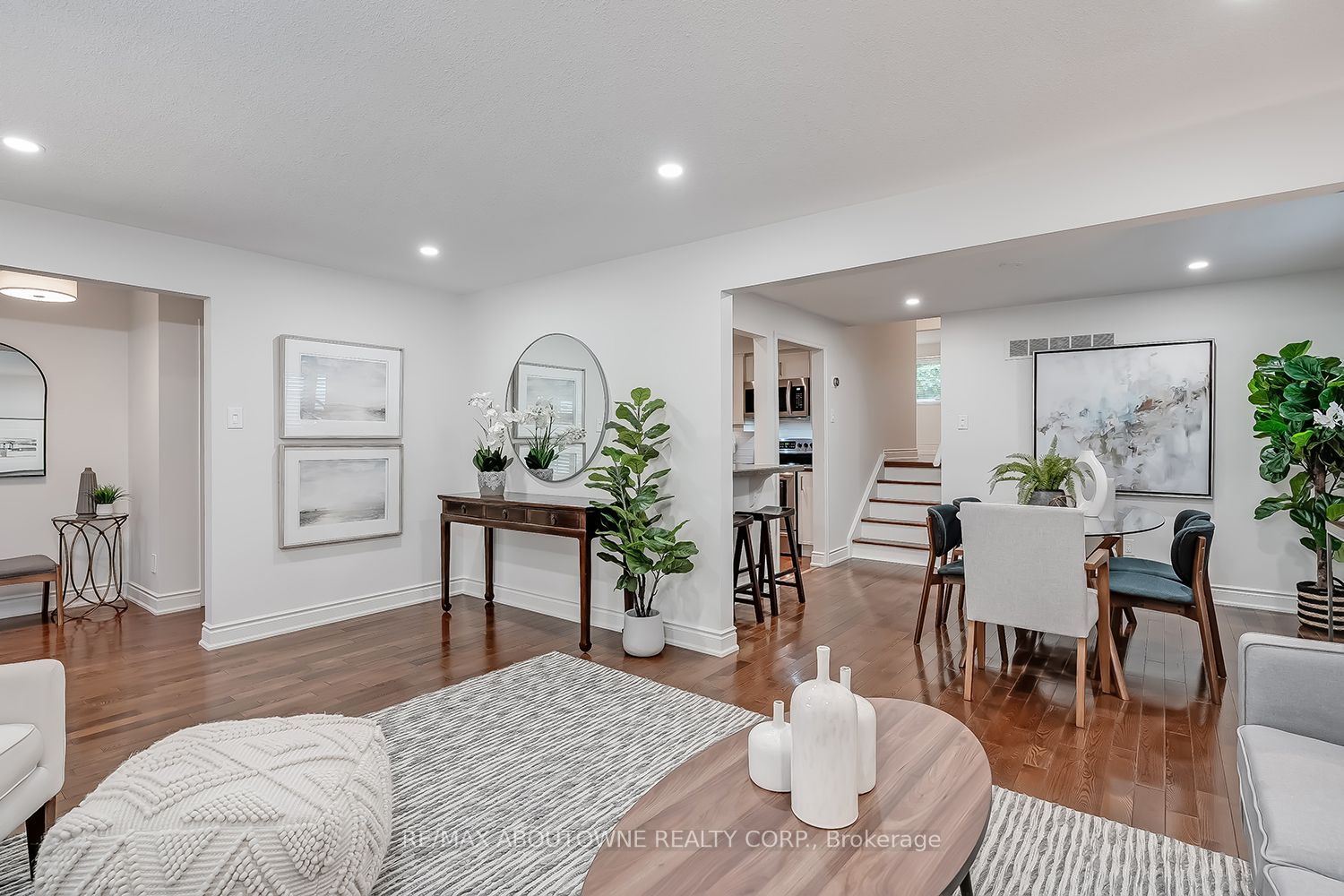 173 Arichat Road, Oakville ‣ W14087652 173 Arichat Road, Oakville ‣ W14087652