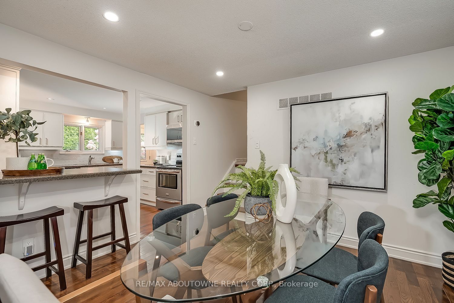 173 Arichat Road, Oakville ‣ W14087652 173 Arichat Road, Oakville ‣ W14087652