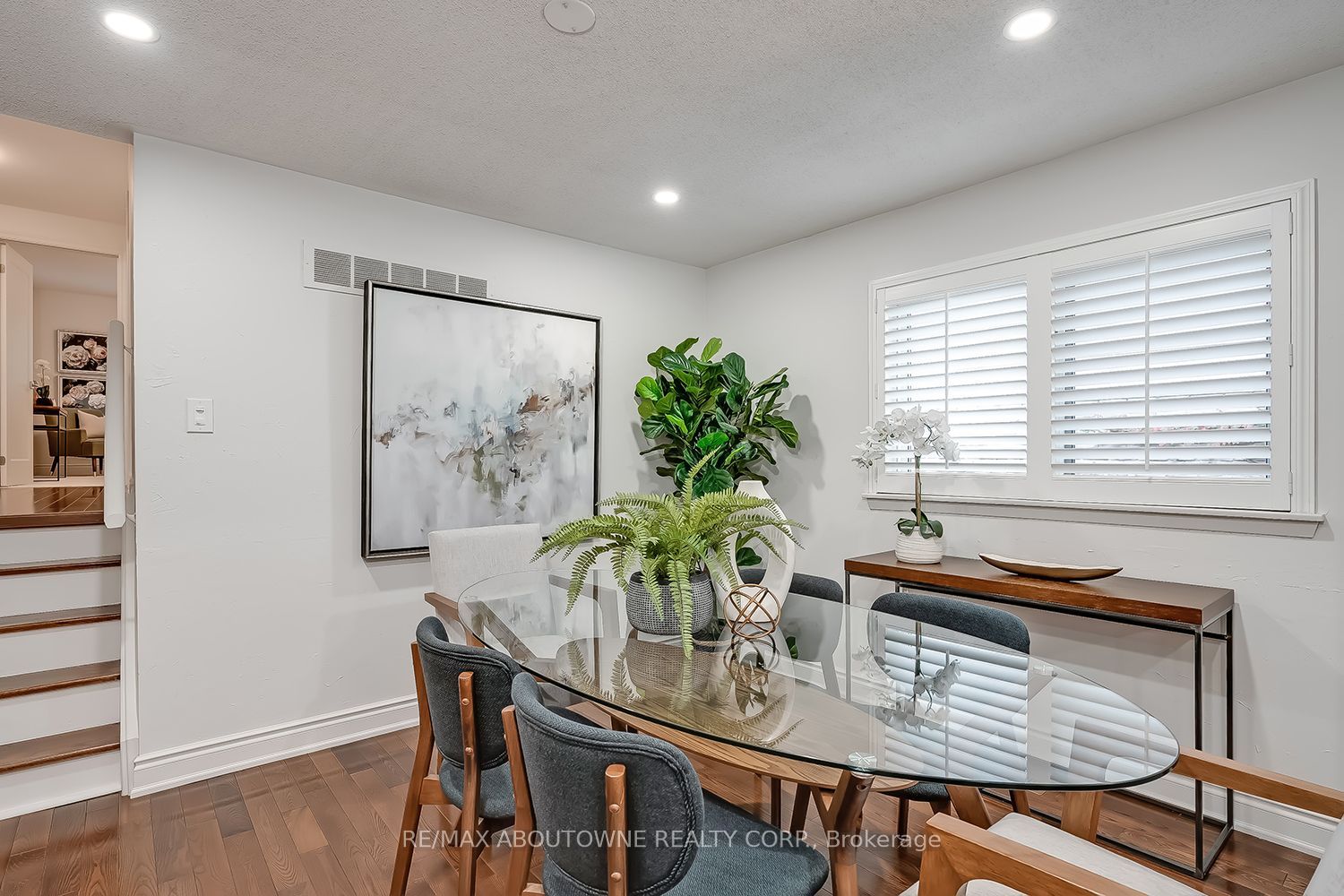 173 Arichat Road, Oakville ‣ W14087652 173 Arichat Road, Oakville ‣ W14087652