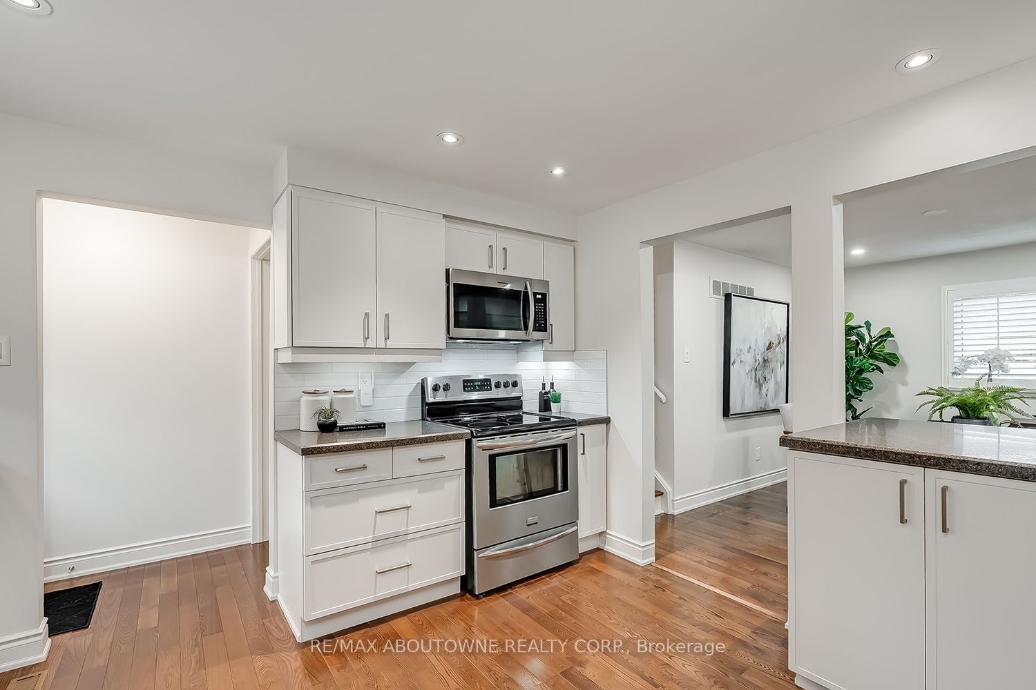 173 Arichat Road, Oakville ‣ W14087652 173 Arichat Road, Oakville ‣ W14087652