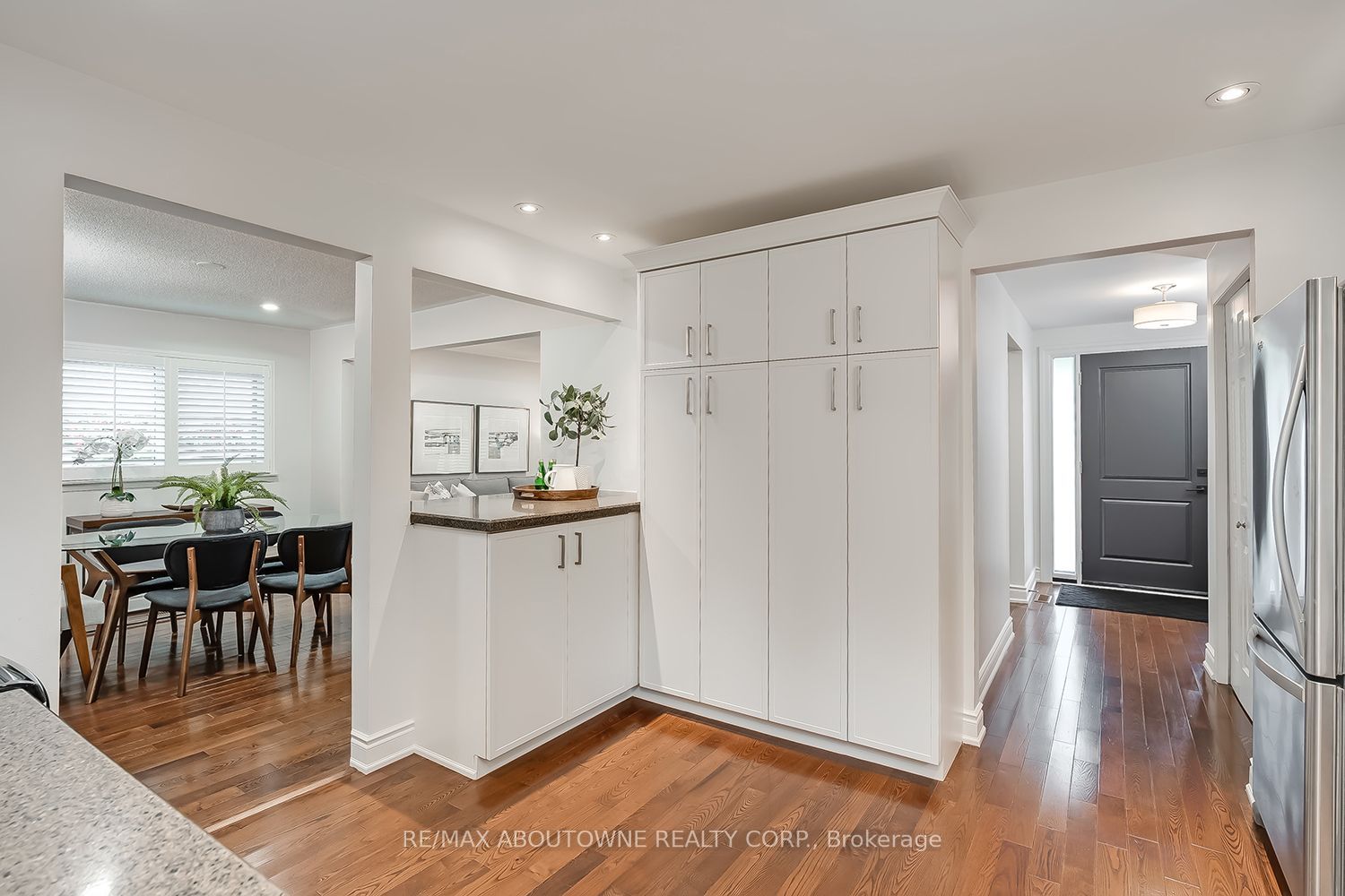 173 Arichat Road, Oakville ‣ W14087652 173 Arichat Road, Oakville ‣ W14087652