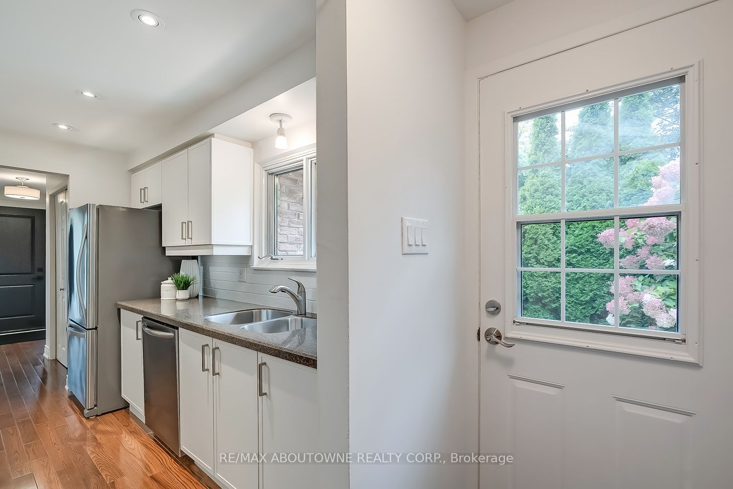 173 Arichat Road, Oakville ‣ W14087652 173 Arichat Road, Oakville ‣ W14087652