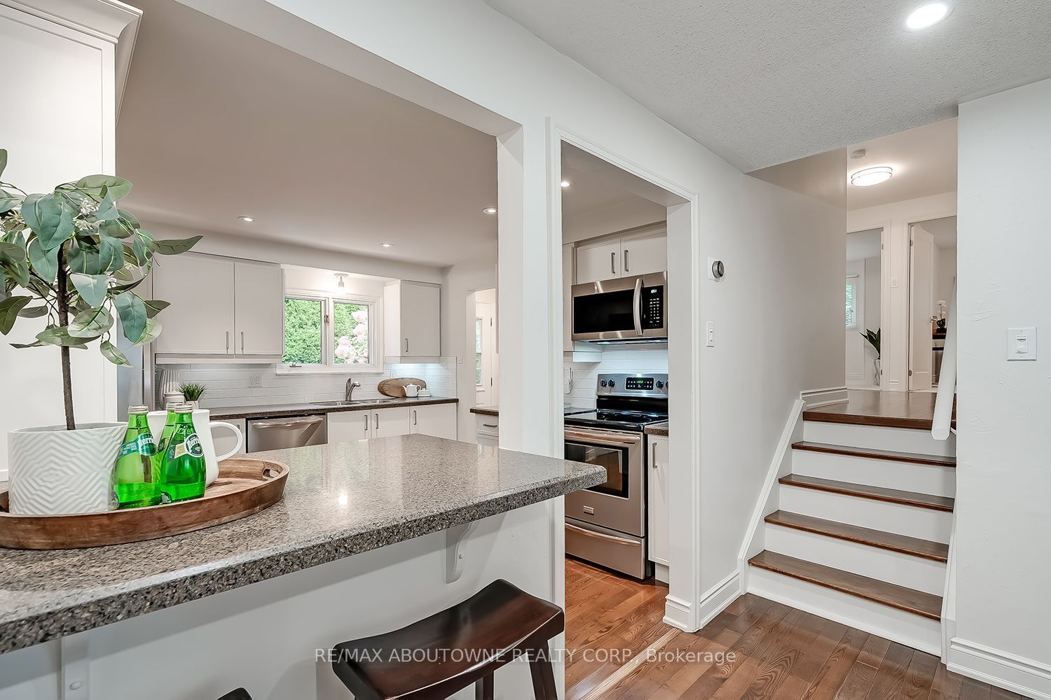 173 Arichat Road, Oakville ‣ W14087652 173 Arichat Road, Oakville ‣ W14087652
