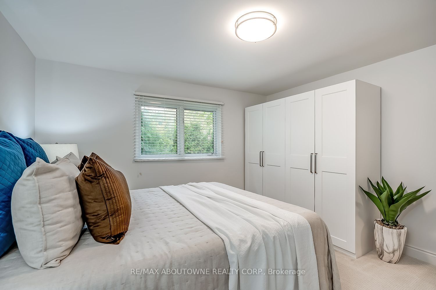 173 Arichat Road, Oakville ‣ W14087652 173 Arichat Road, Oakville ‣ W14087652