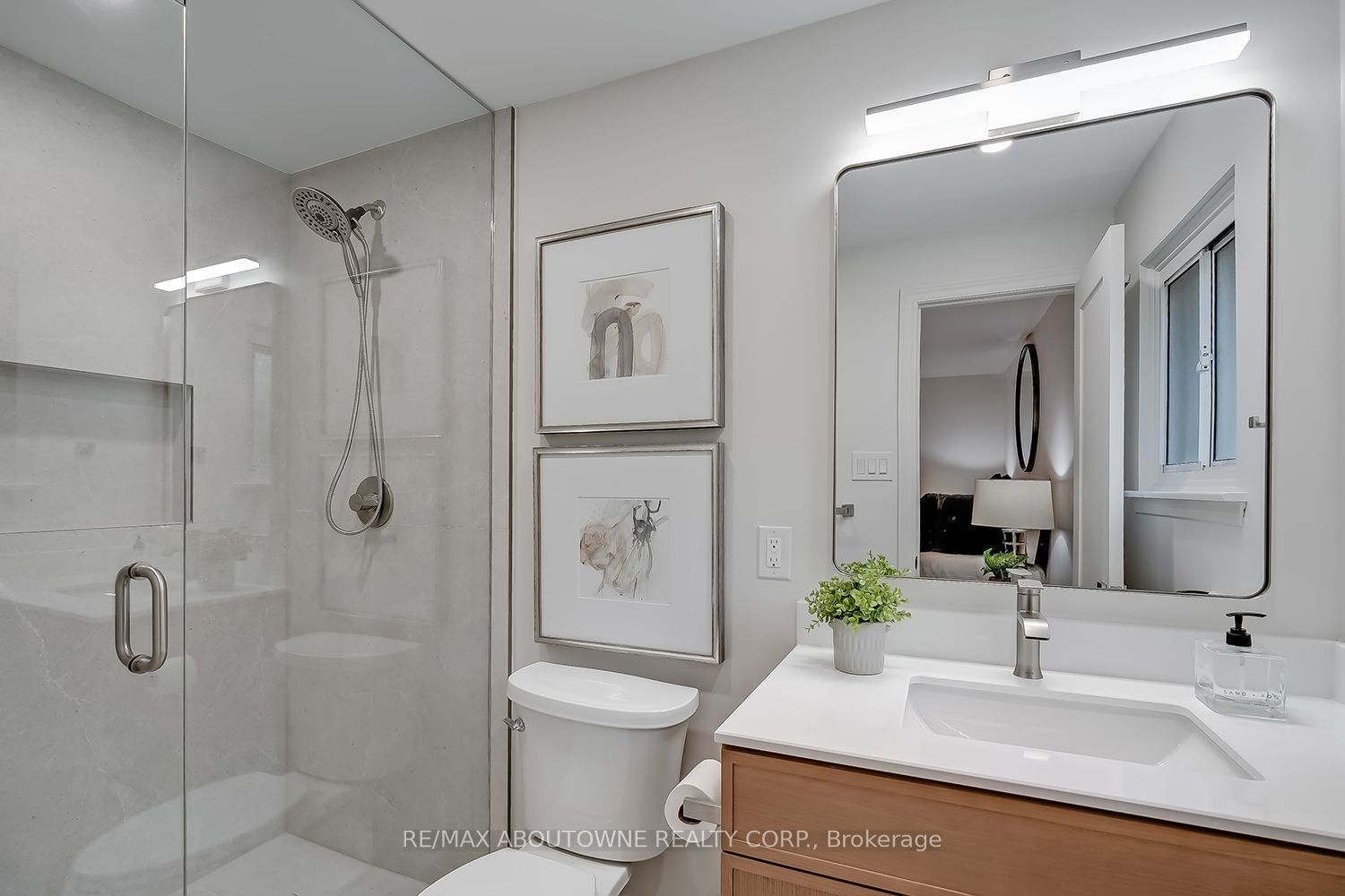 173 Arichat Road, Oakville ‣ W14087652 173 Arichat Road, Oakville ‣ W14087652