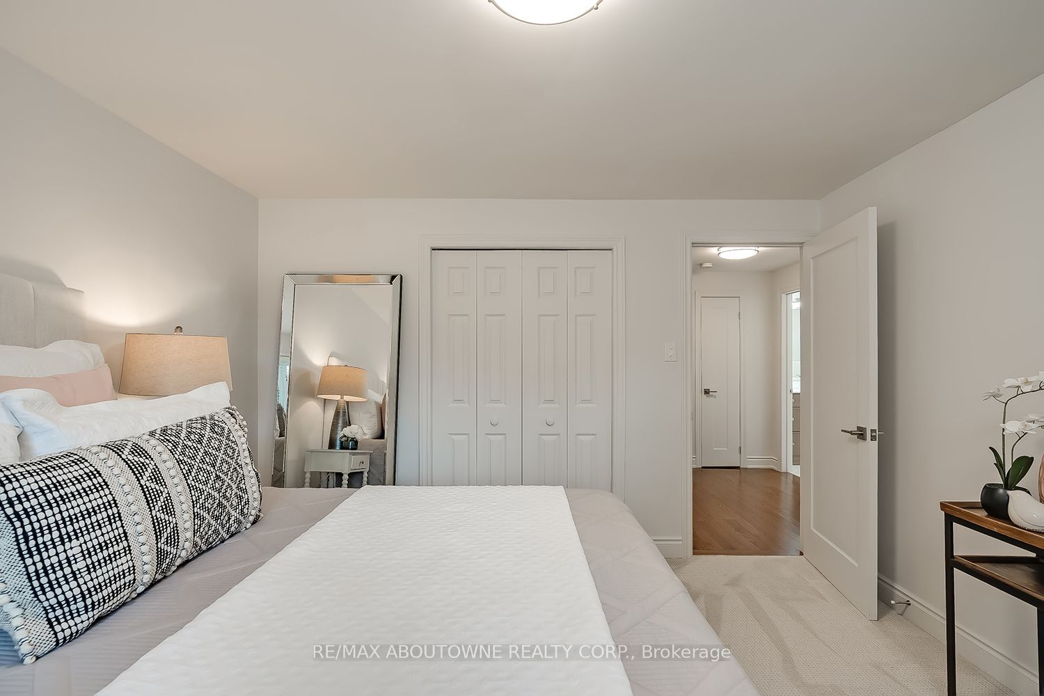173 Arichat Road, Oakville ‣ W14087652 173 Arichat Road, Oakville ‣ W14087652