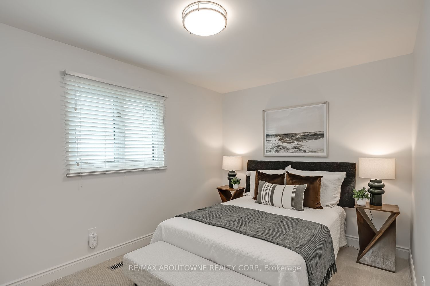 173 Arichat Road, Oakville ‣ W14087652 173 Arichat Road, Oakville ‣ W14087652