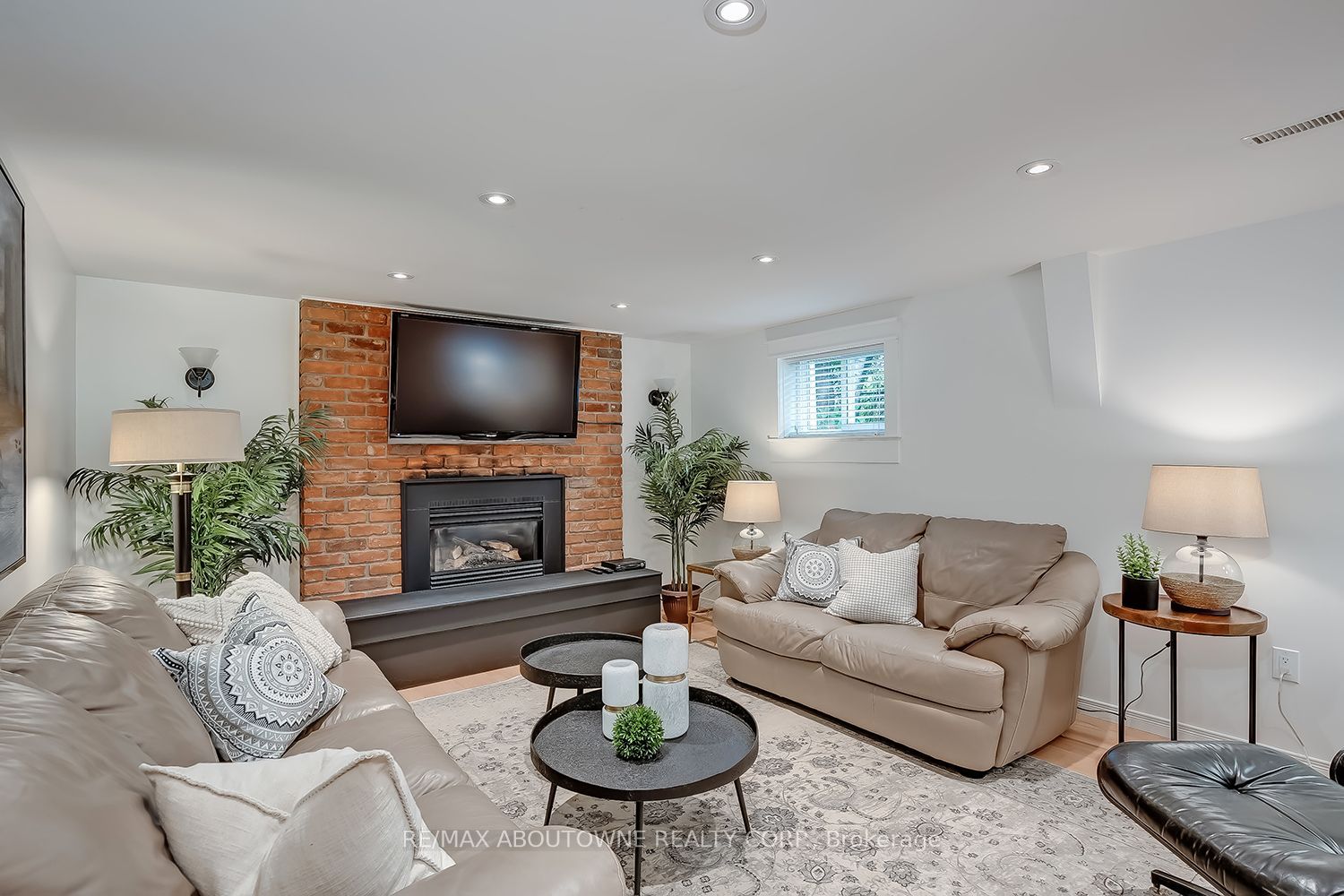 173 Arichat Road, Oakville ‣ W14087652 173 Arichat Road, Oakville ‣ W14087652