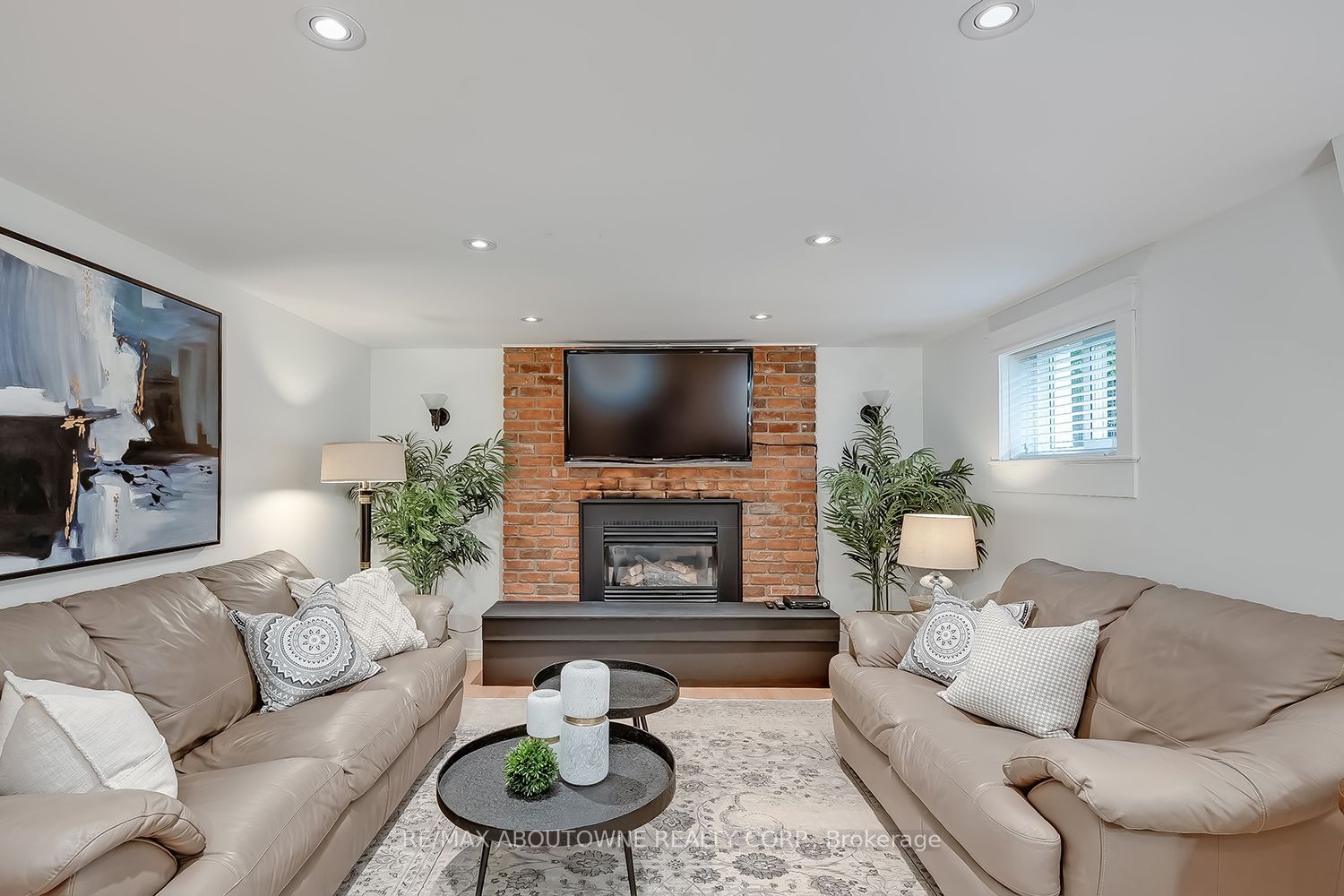 173 Arichat Road, Oakville ‣ W14087652 173 Arichat Road, Oakville ‣ W14087652