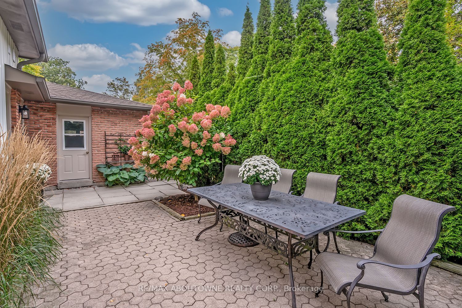 173 Arichat Road, Oakville ‣ W14087652 173 Arichat Road, Oakville ‣ W14087652