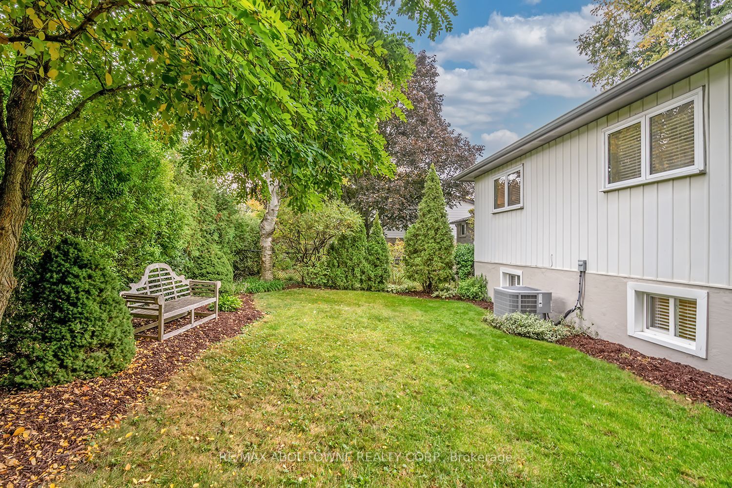 173 Arichat Road, Oakville ‣ W14087652 173 Arichat Road, Oakville ‣ W14087652