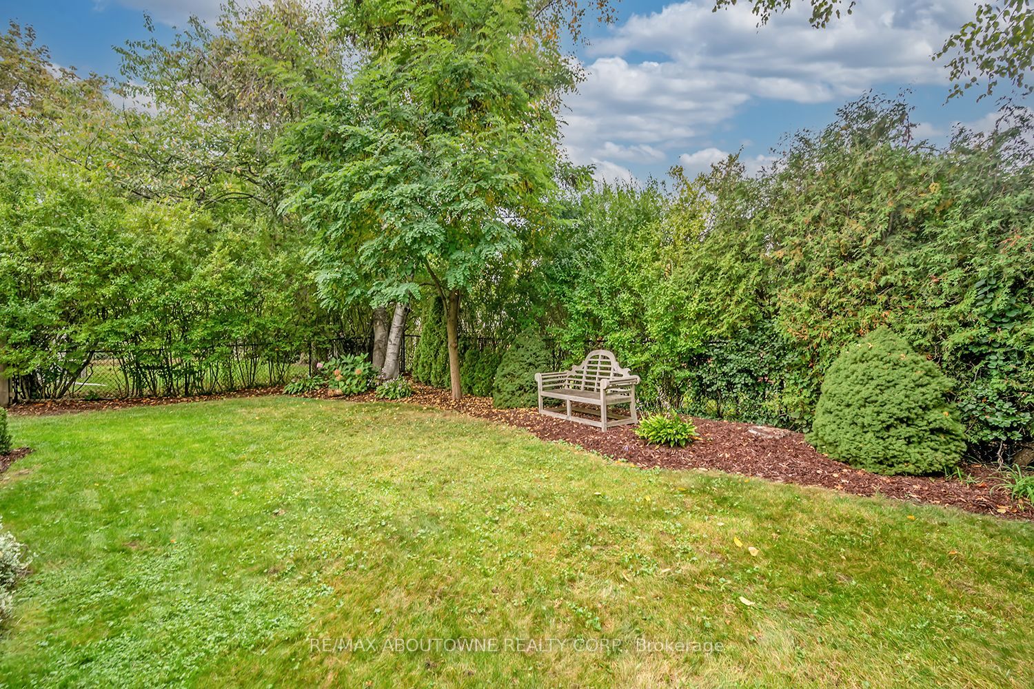 173 Arichat Road, Oakville ‣ W14087652 173 Arichat Road, Oakville ‣ W14087652