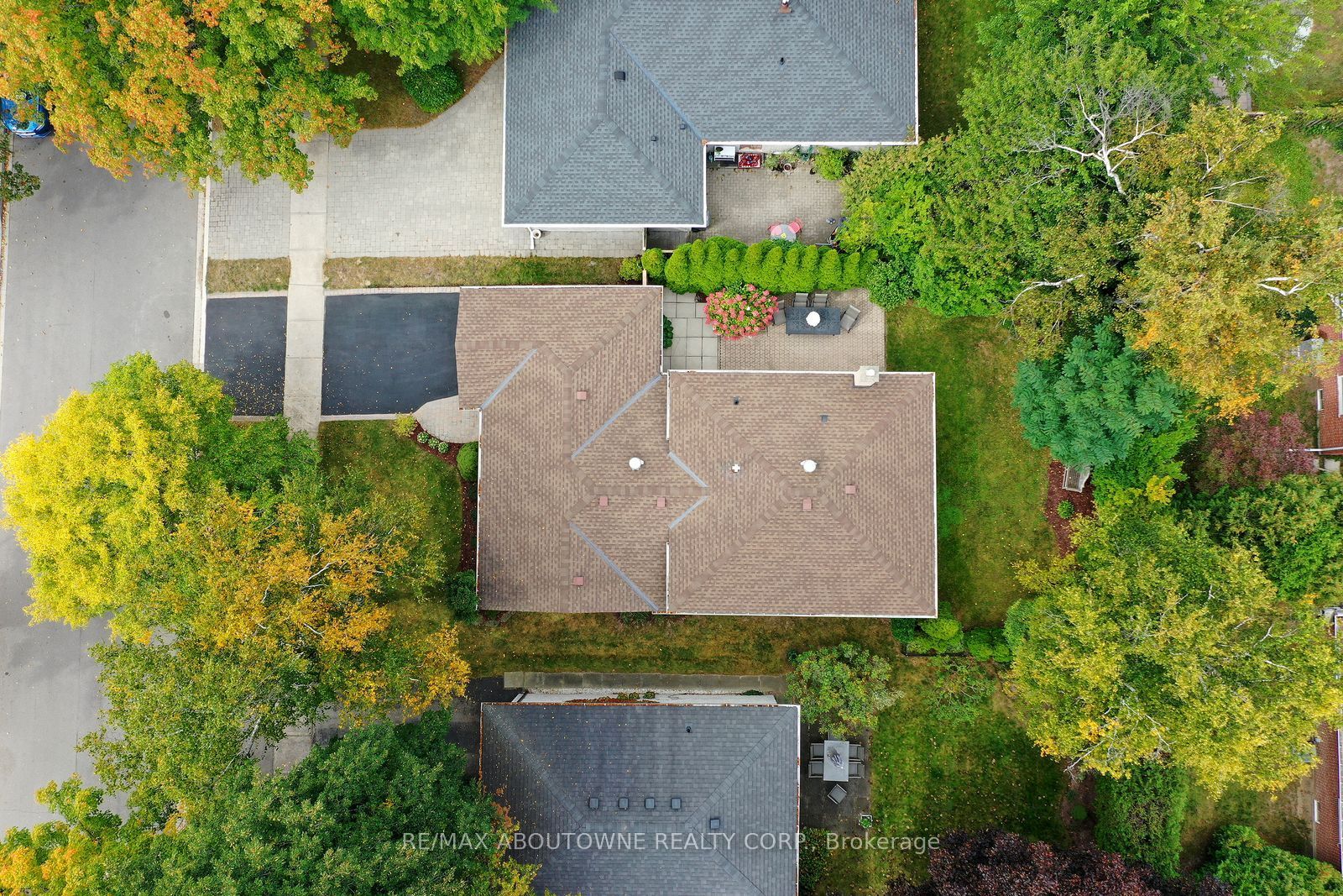 173 Arichat Road, Oakville ‣ W14087652 173 Arichat Road, Oakville ‣ W14087652