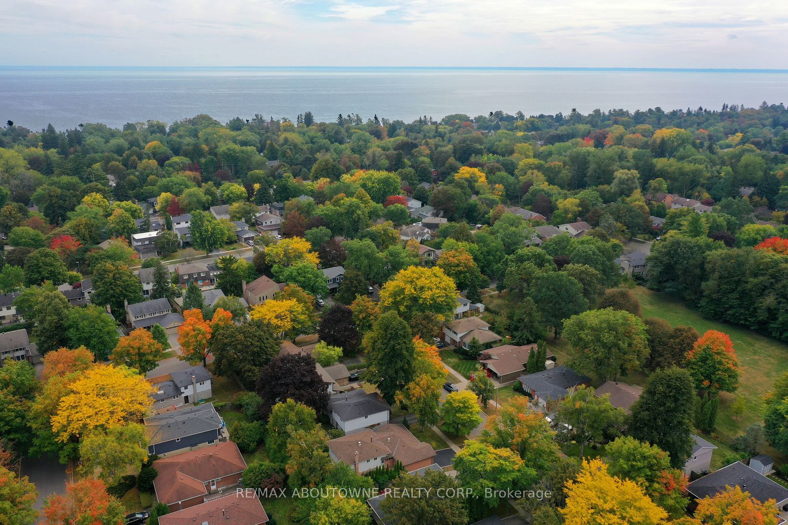 173 Arichat Road, Oakville ‣ W14087652 173 Arichat Road, Oakville ‣ W14087652