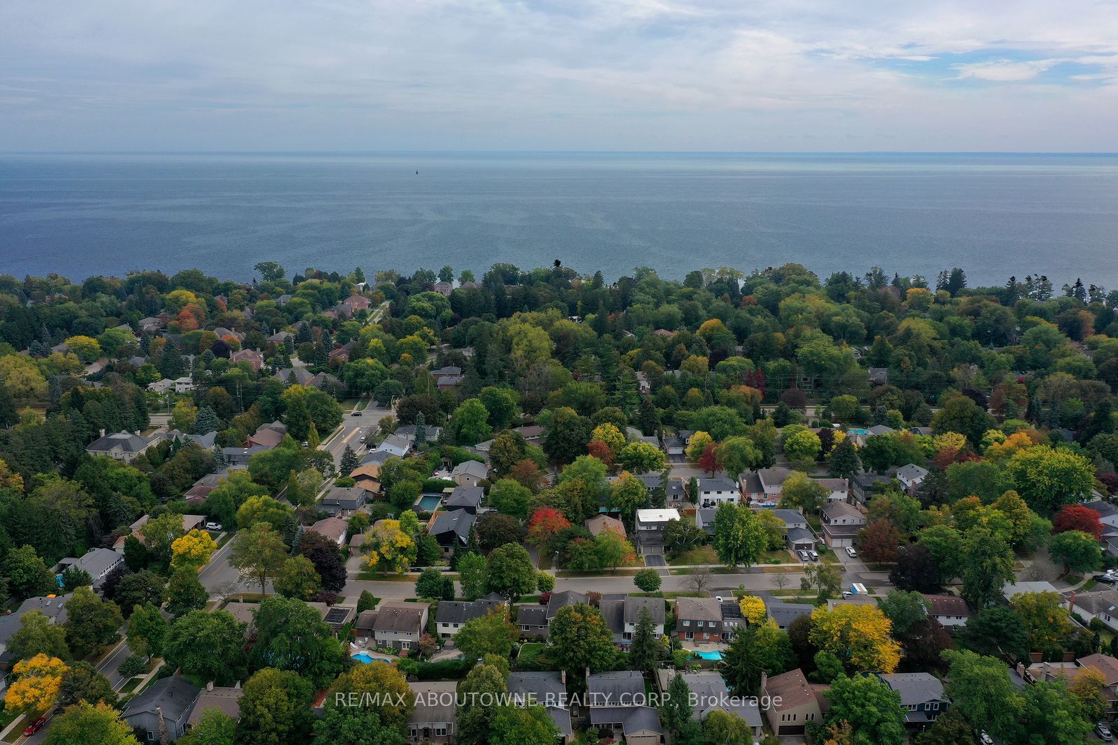 173 Arichat Road, Oakville ‣ W14087652 173 Arichat Road, Oakville ‣ W14087652