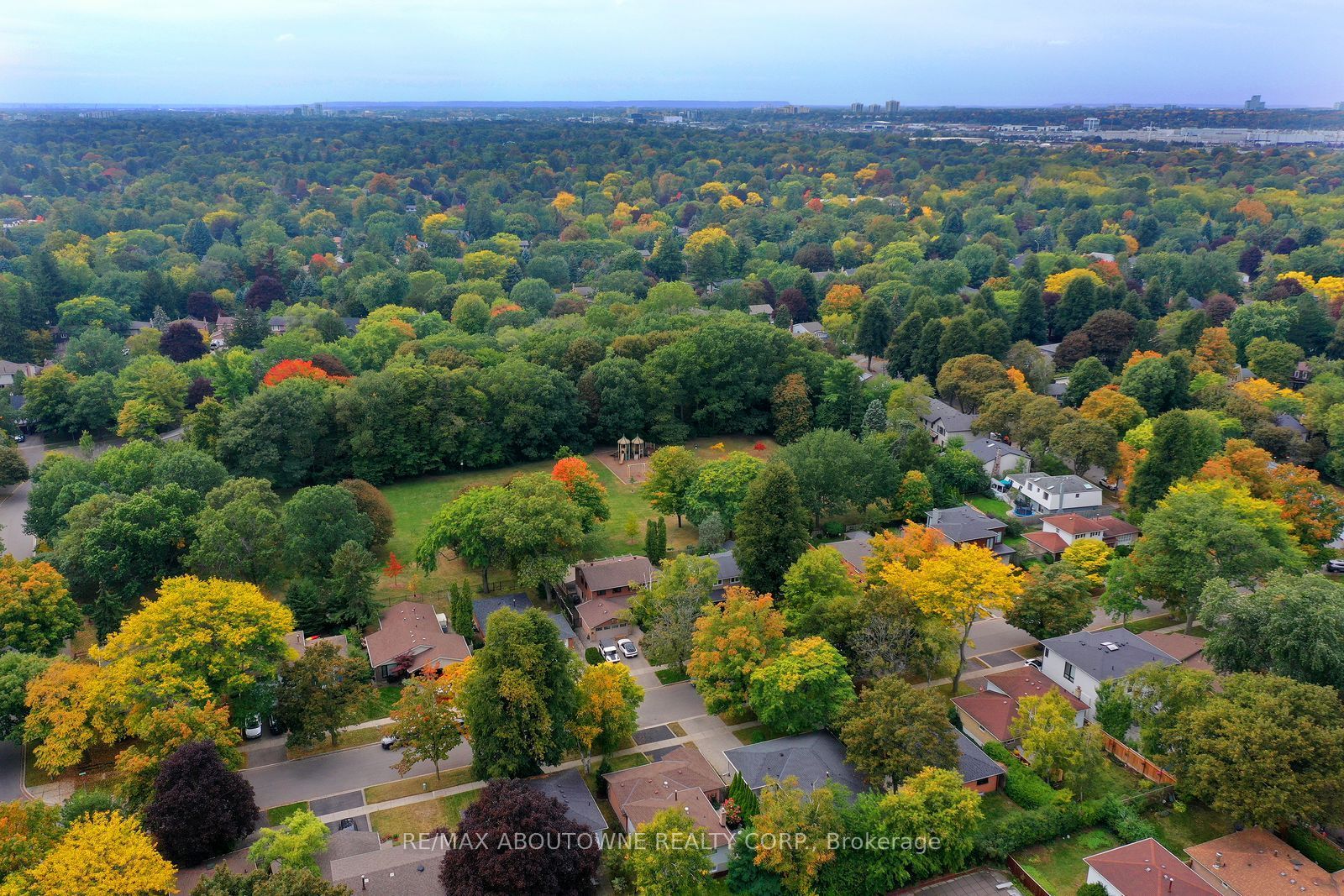173 Arichat Road, Oakville ‣ W14087652 173 Arichat Road, Oakville ‣ W14087652