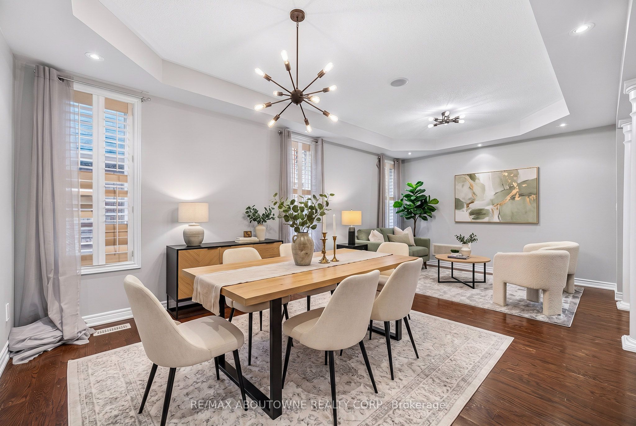 2232 Millstone Drive, Oakville ‣ W14092750 2232 Millstone Drive, Oakville ‣ W14092750