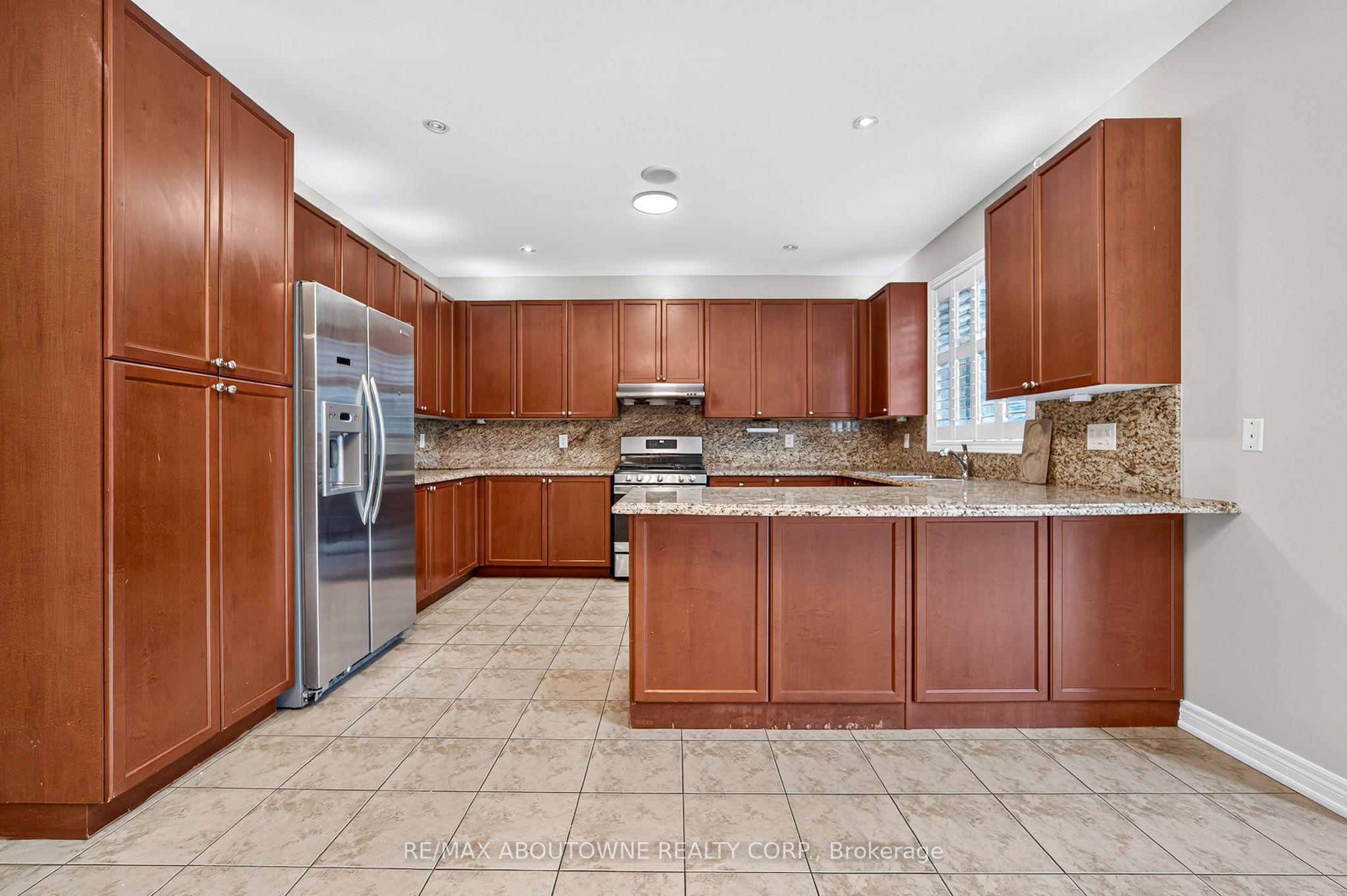2232 Millstone Drive, Oakville ‣ W14092750 2232 Millstone Drive, Oakville ‣ W14092750