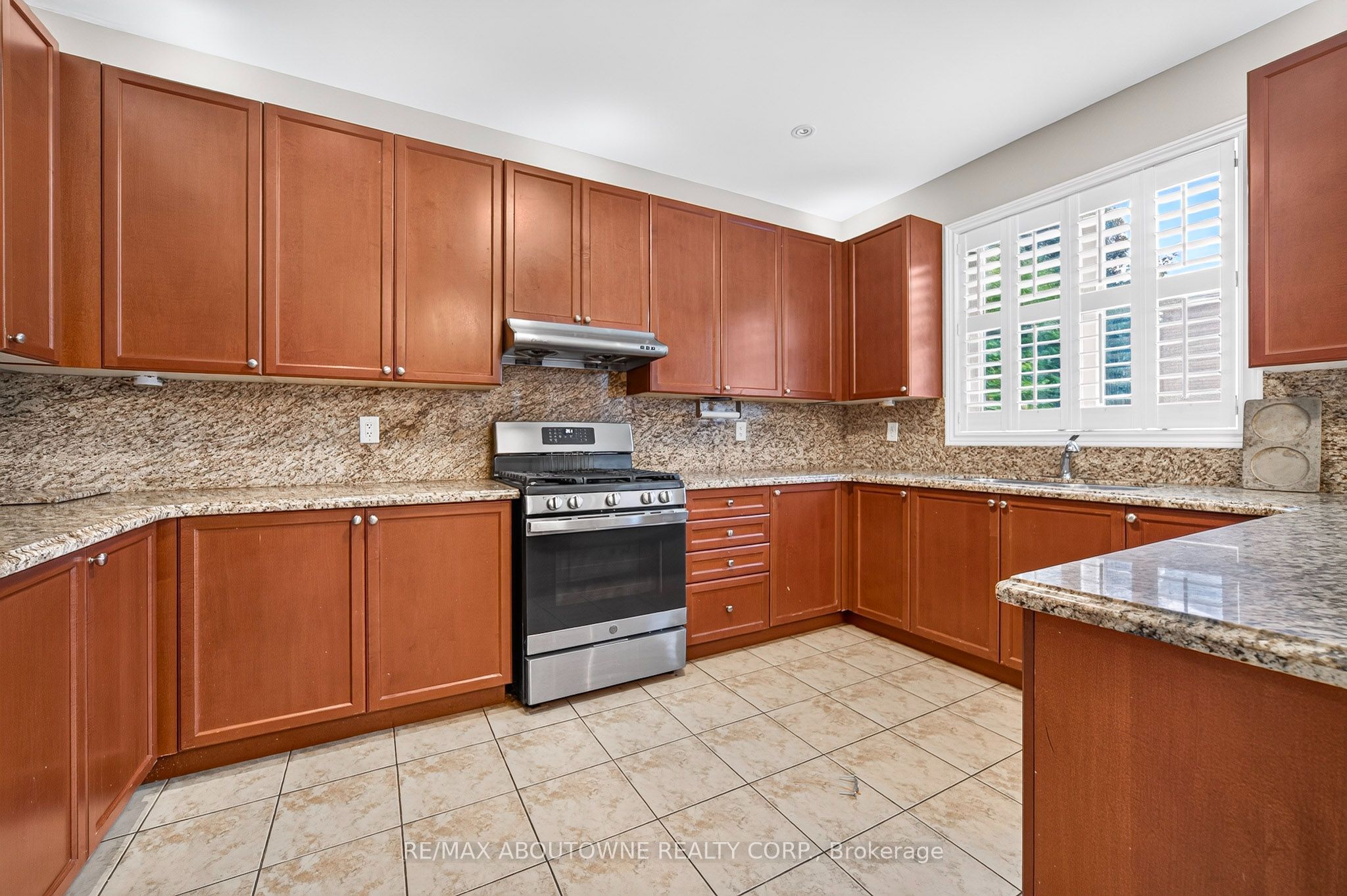 2232 Millstone Drive, Oakville ‣ W14092750 2232 Millstone Drive, Oakville ‣ W14092750