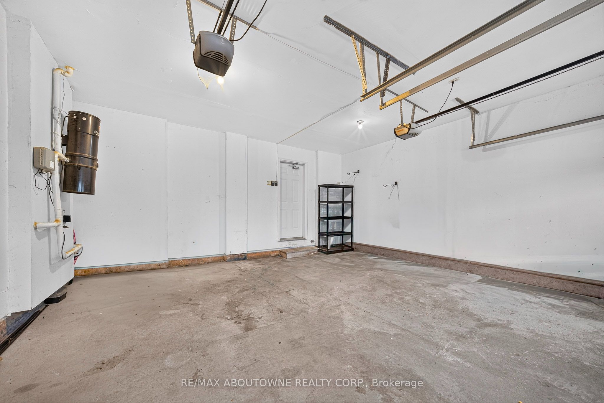 2232 Millstone Drive, Oakville ‣ W14092750 2232 Millstone Drive, Oakville ‣ W14092750