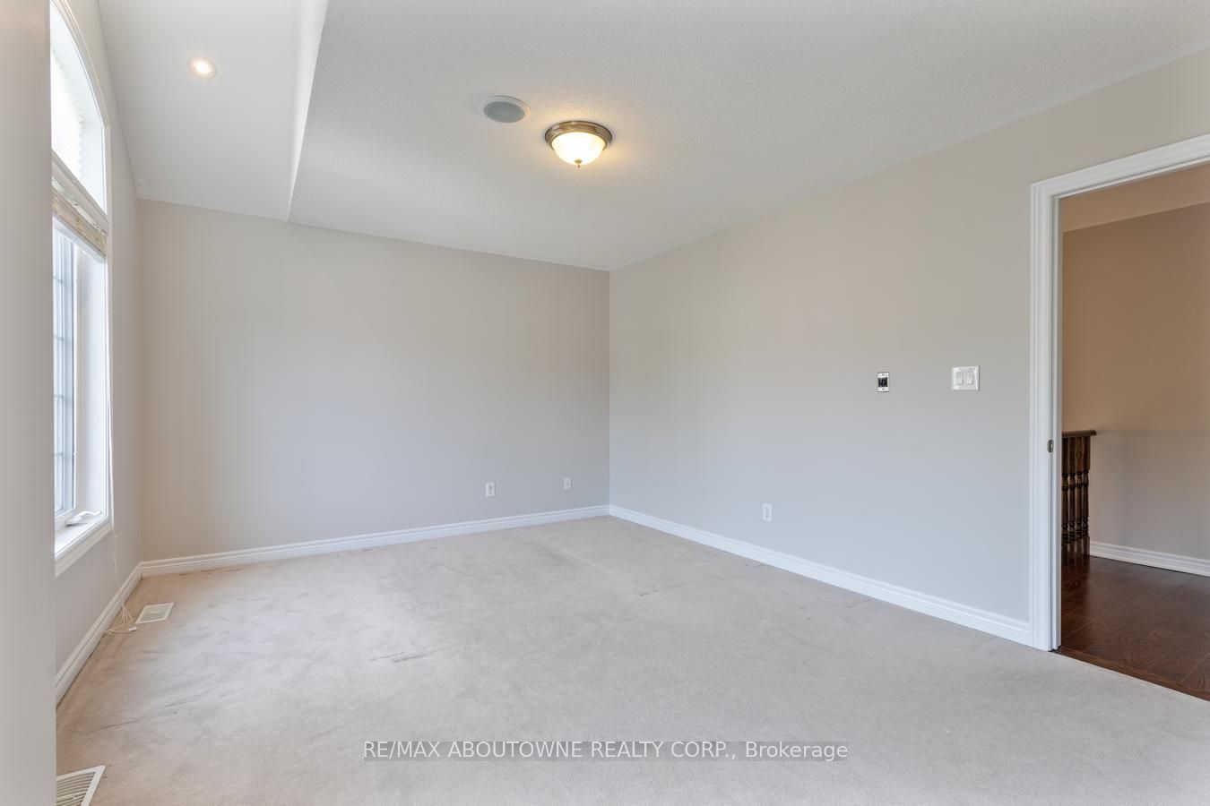 2232 Millstone Drive, Oakville ‣ W14092750 2232 Millstone Drive, Oakville ‣ W14092750