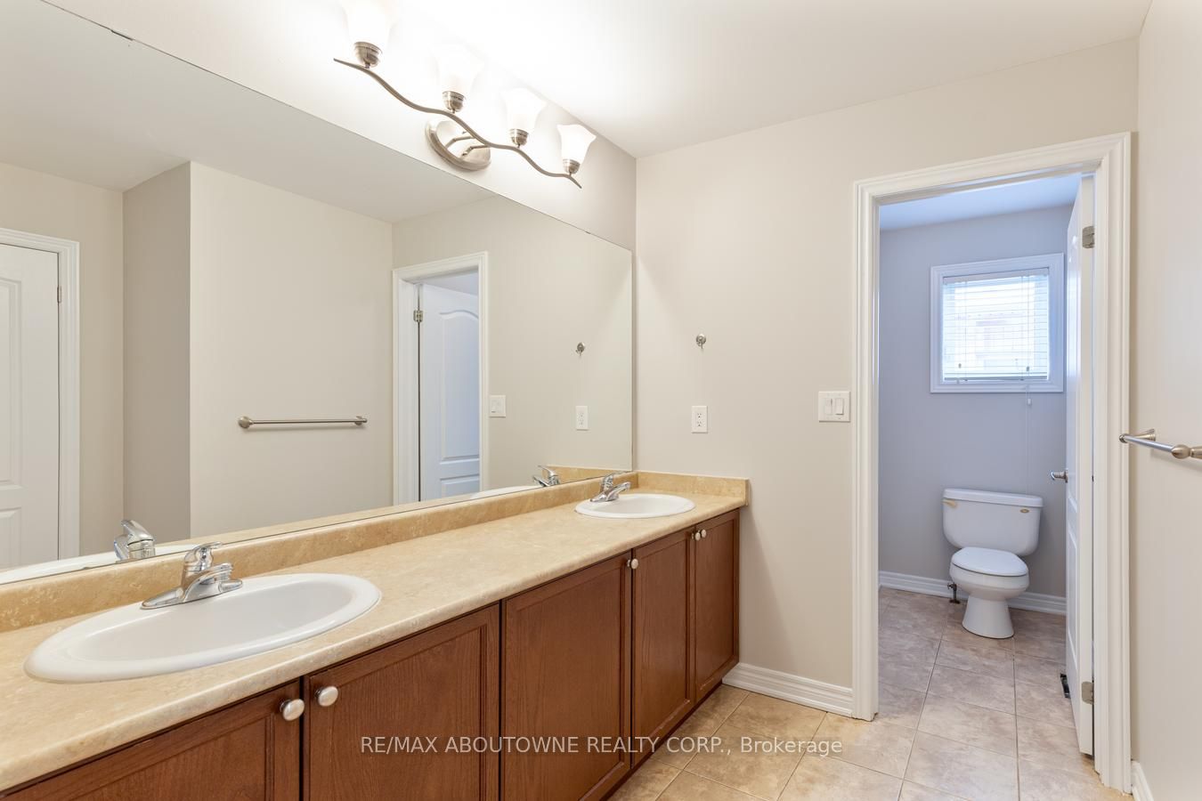 2232 Millstone Drive, Oakville ‣ W14092750 2232 Millstone Drive, Oakville ‣ W14092750