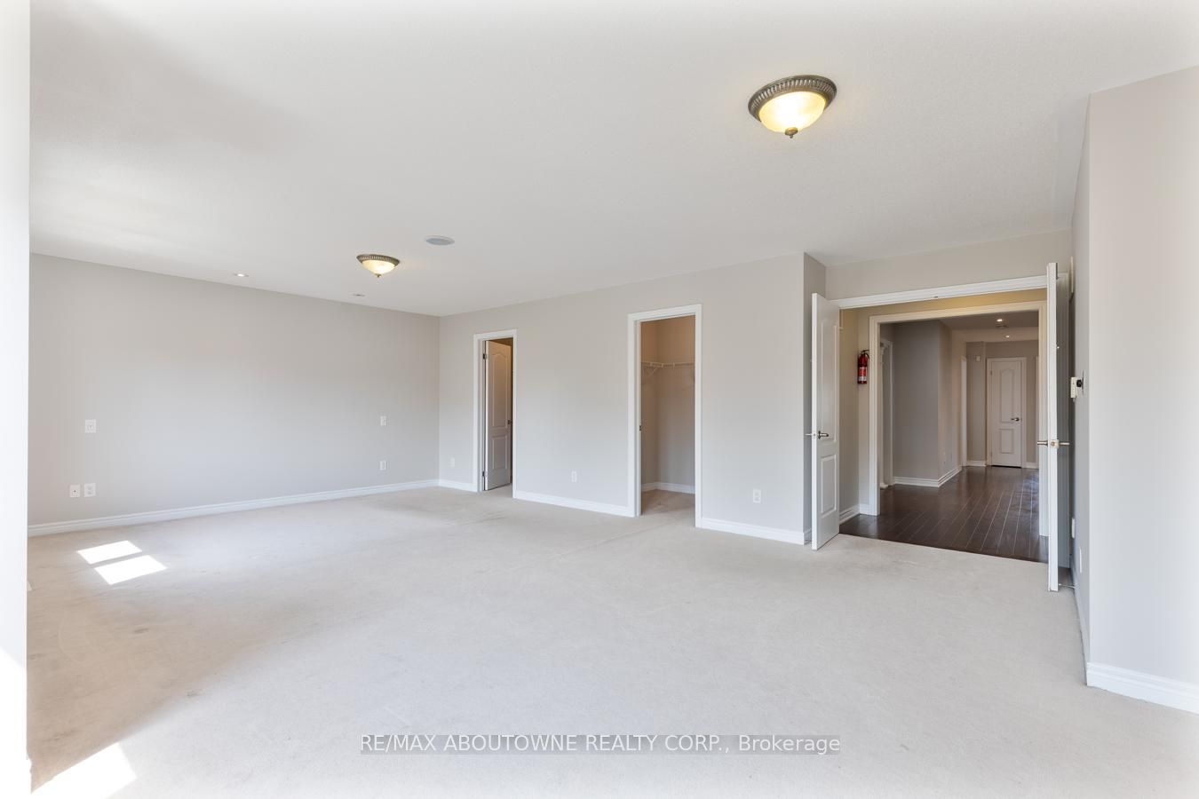 2232 Millstone Drive, Oakville ‣ W14092750 2232 Millstone Drive, Oakville ‣ W14092750