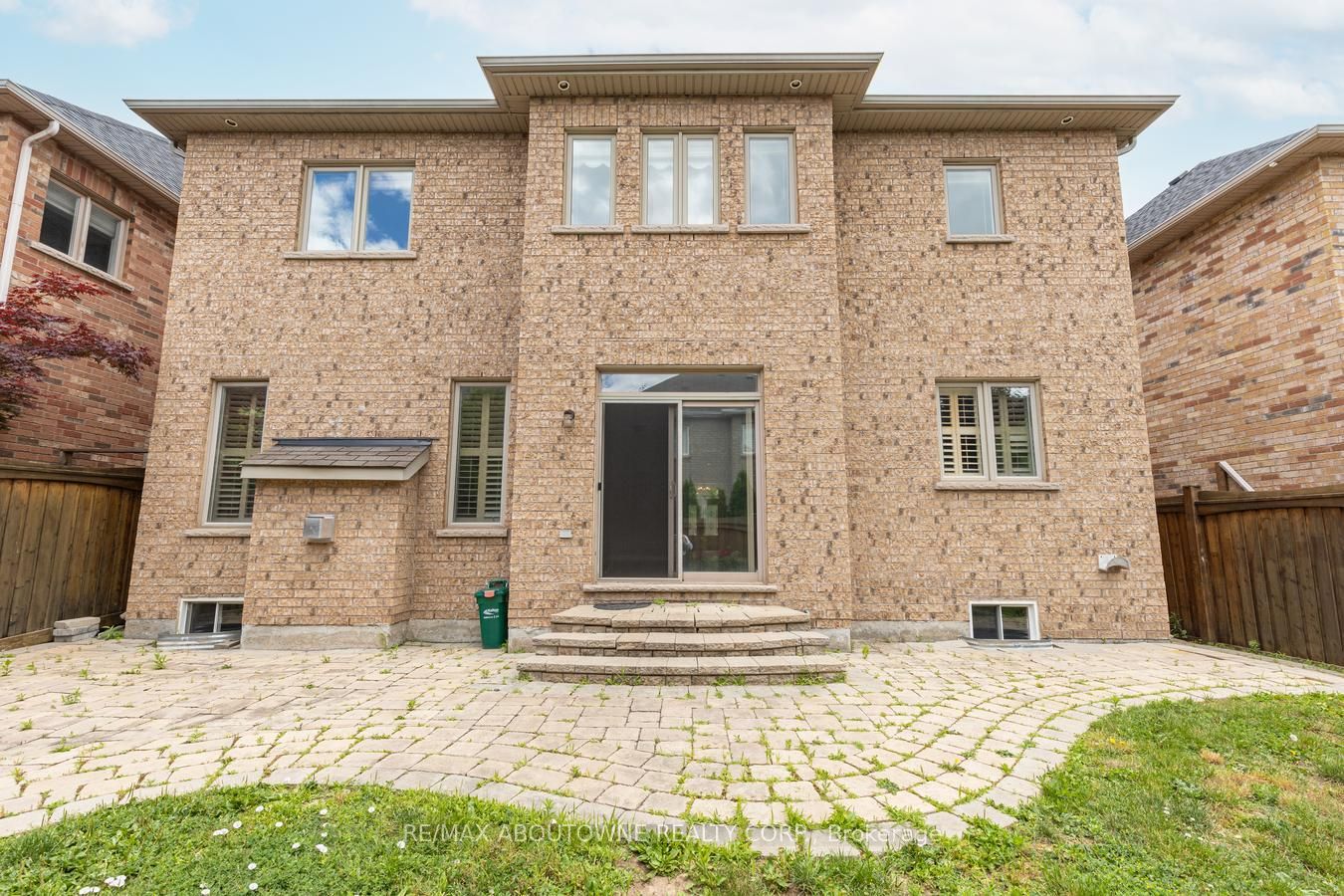 2232 Millstone Drive, Oakville ‣ W14092750 2232 Millstone Drive, Oakville ‣ W14092750