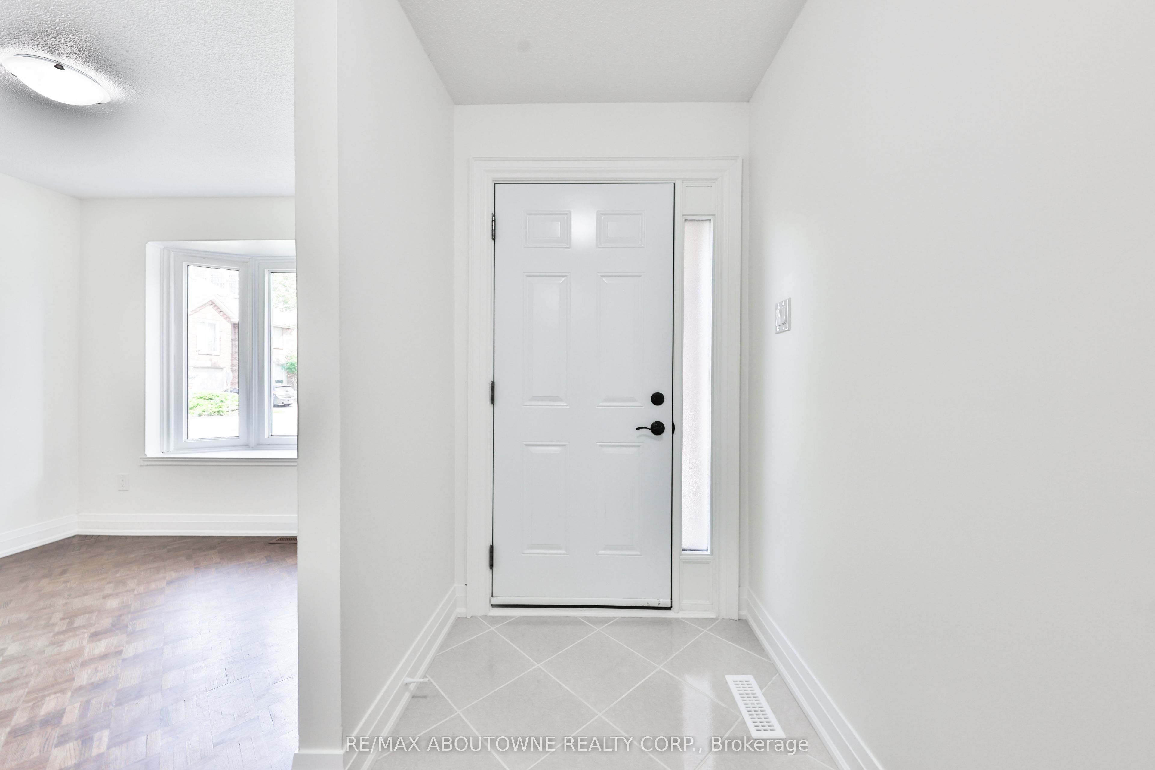 2 – 4635 Regents Terrace, Mississauga ‣ W14101852 2 – 4635 Regents Terrace, Mississauga ‣ W14101852