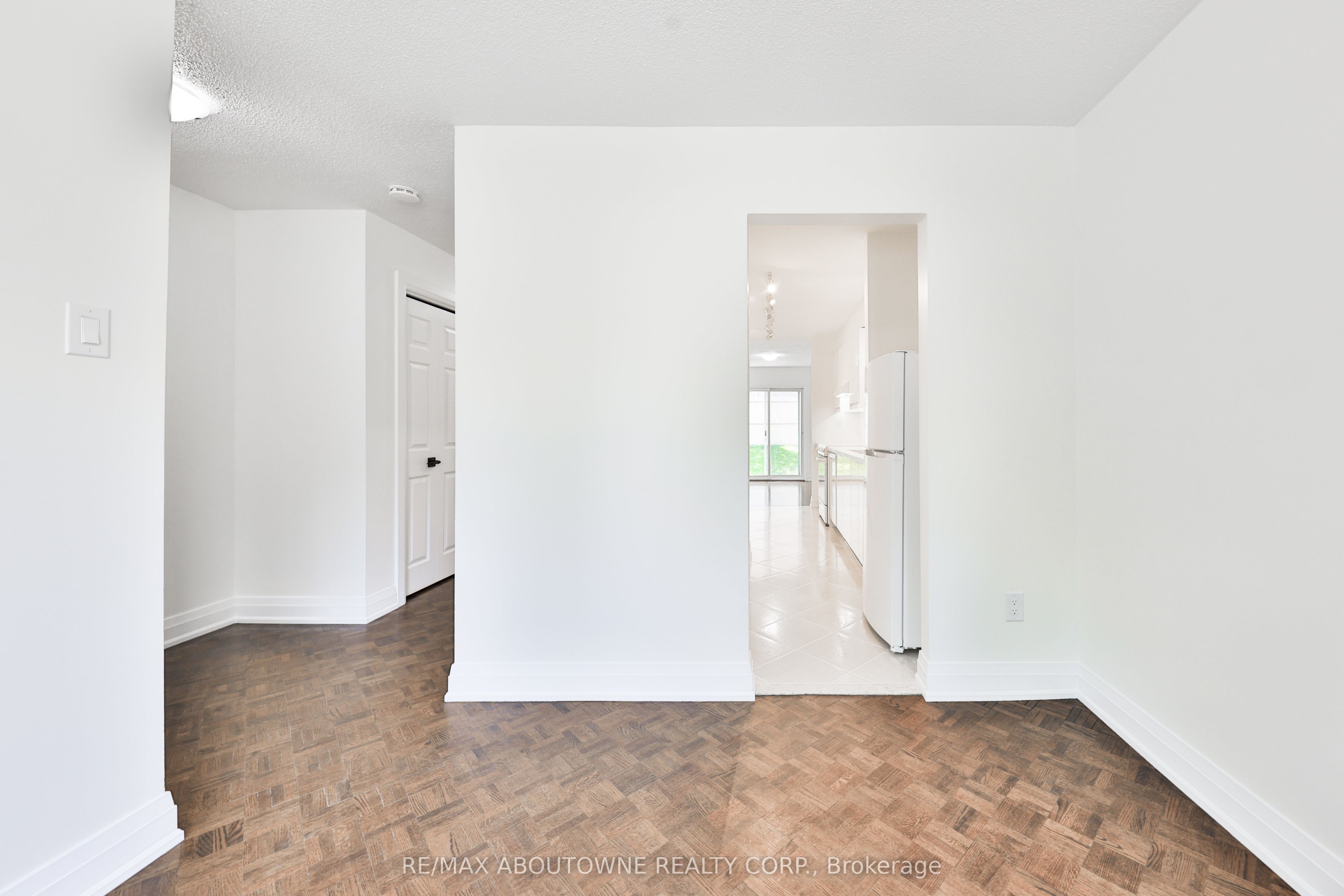 2 – 4635 Regents Terrace, Mississauga ‣ W14101852 2 – 4635 Regents Terrace, Mississauga ‣ W14101852