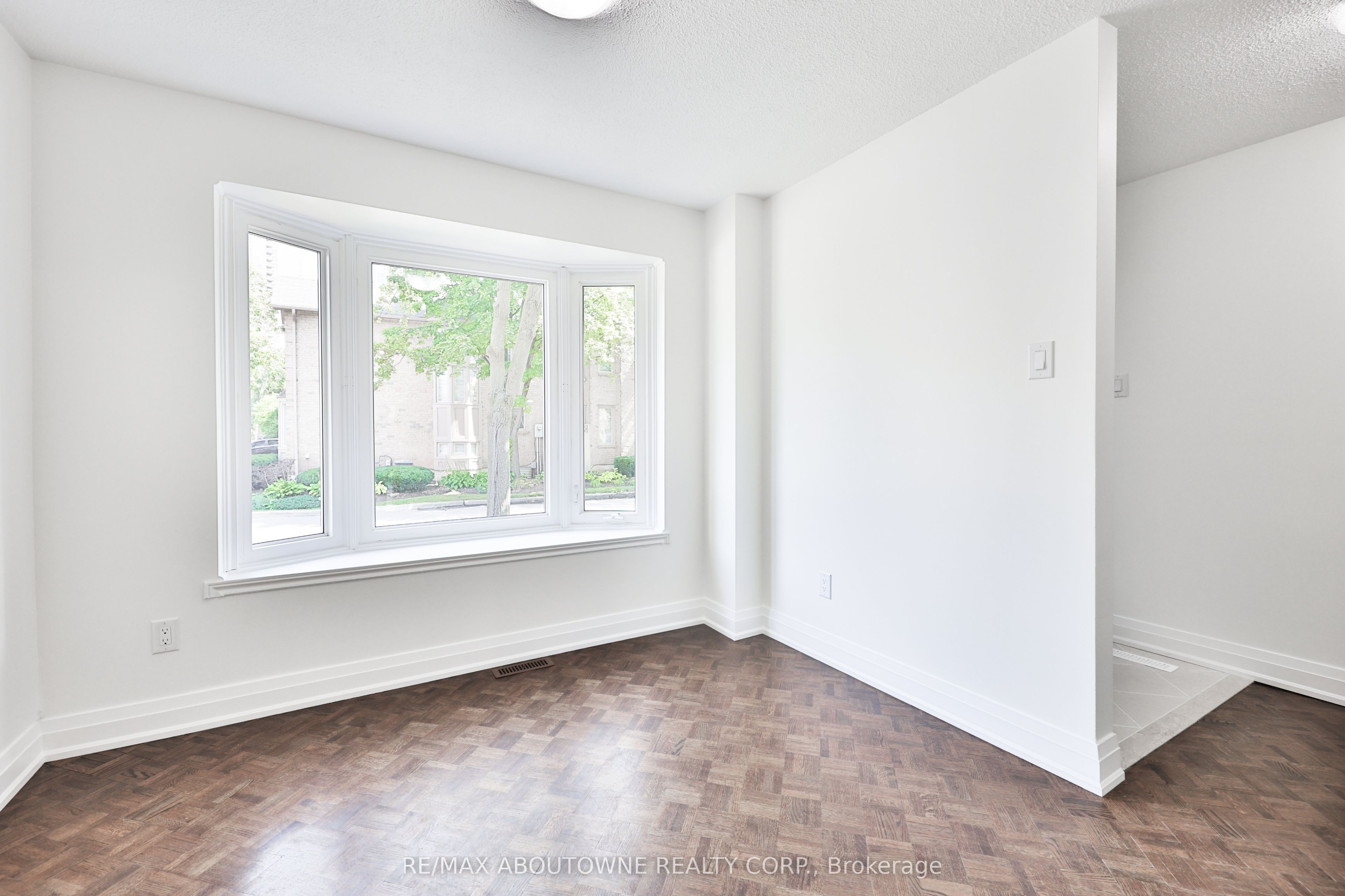 2 – 4635 Regents Terrace, Mississauga ‣ W14101852 2 – 4635 Regents Terrace, Mississauga ‣ W14101852