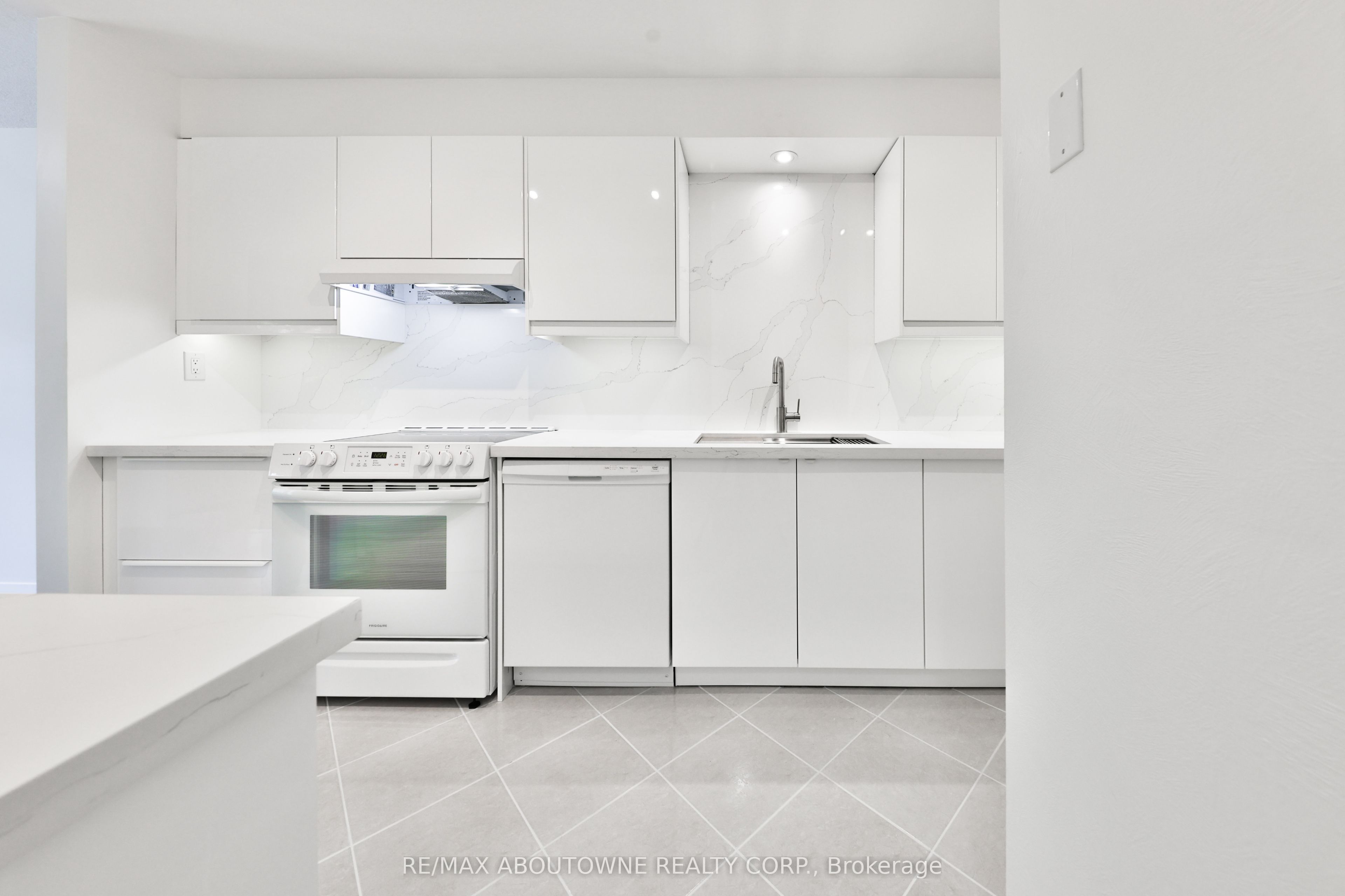 2 – 4635 Regents Terrace, Mississauga ‣ W14101852 2 – 4635 Regents Terrace, Mississauga ‣ W14101852