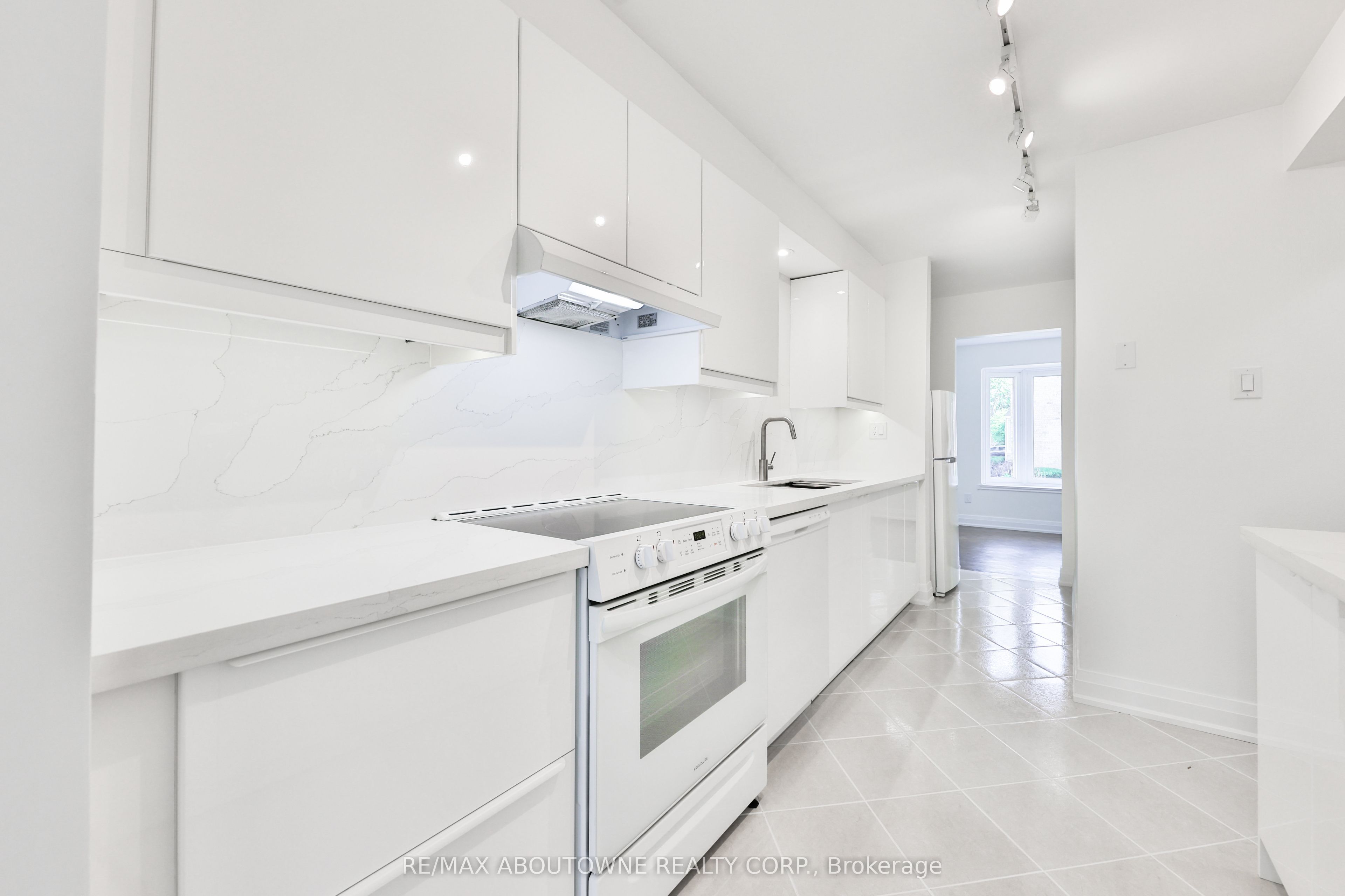 2 – 4635 Regents Terrace, Mississauga ‣ W14101852 2 – 4635 Regents Terrace, Mississauga ‣ W14101852