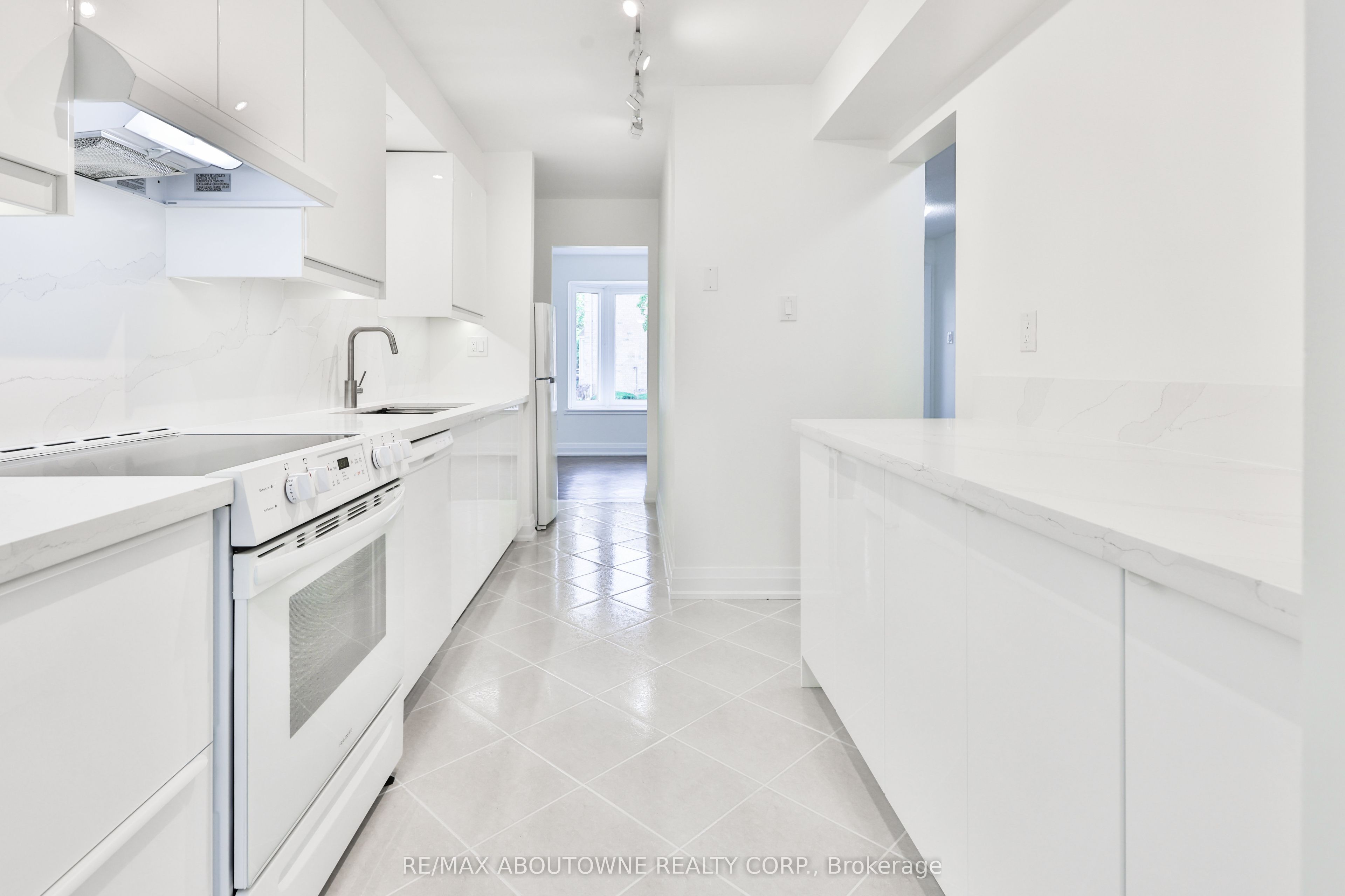 2 – 4635 Regents Terrace, Mississauga ‣ W14101852 2 – 4635 Regents Terrace, Mississauga ‣ W14101852