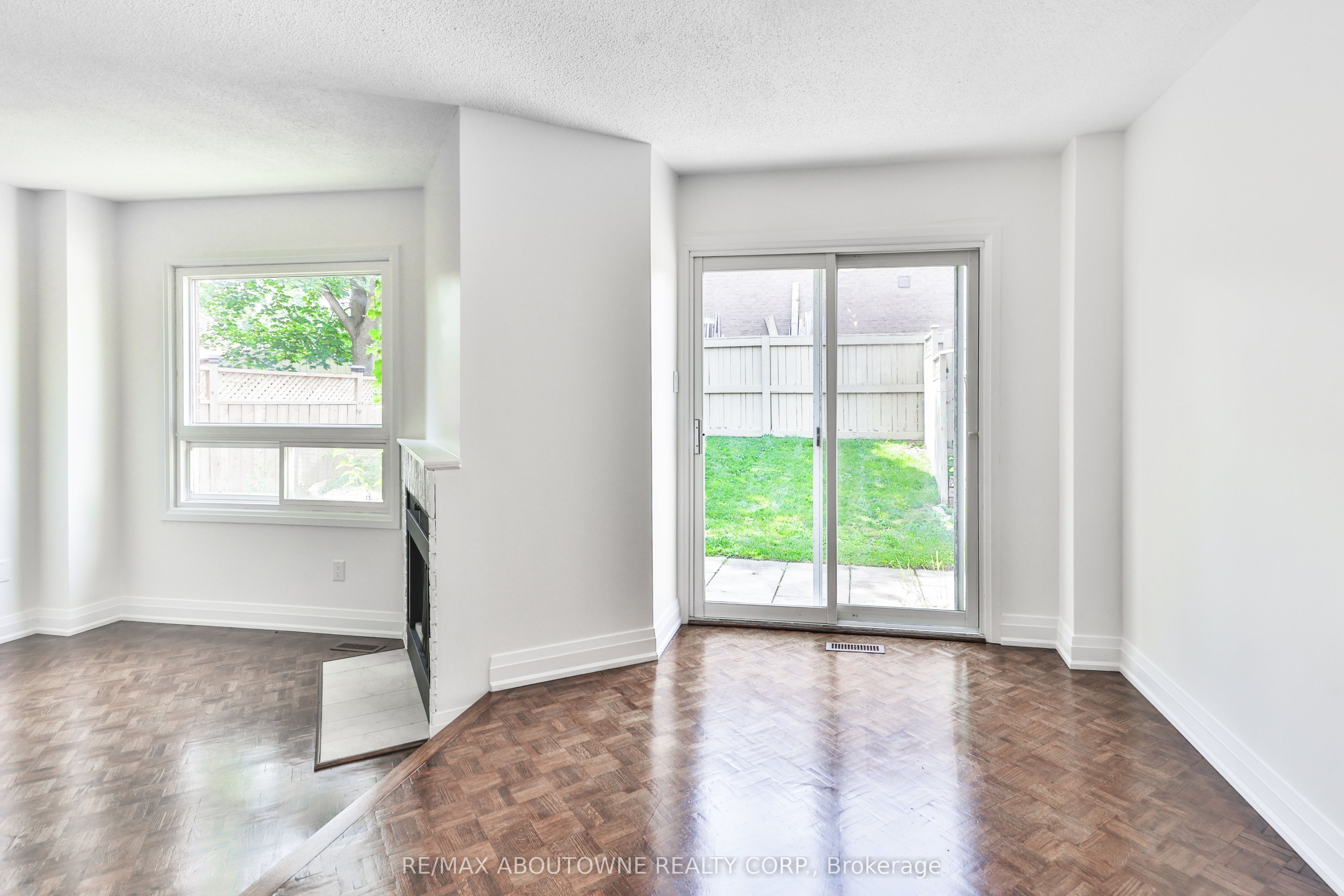 2 – 4635 Regents Terrace, Mississauga ‣ W14101852 2 – 4635 Regents Terrace, Mississauga ‣ W14101852