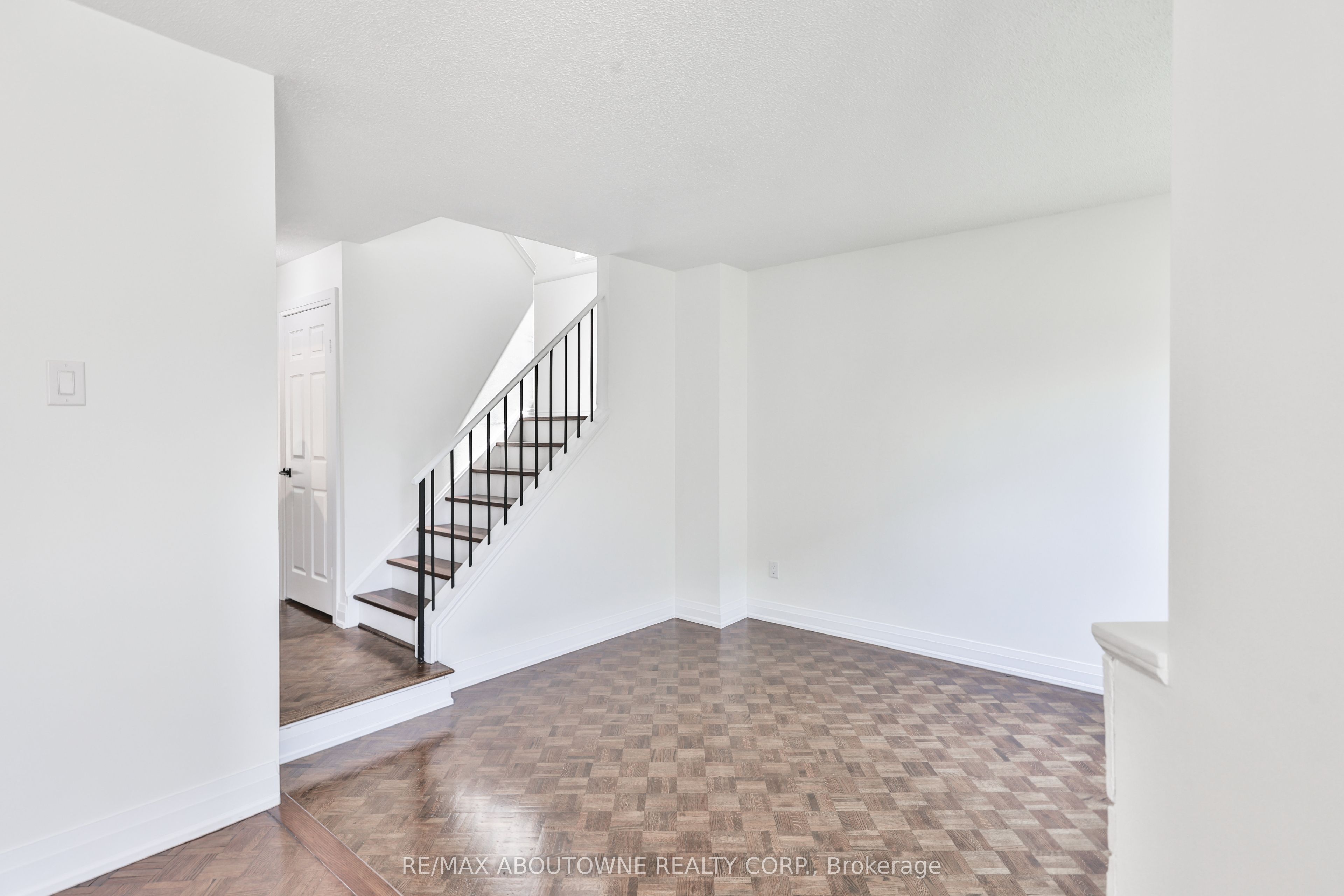 2 – 4635 Regents Terrace, Mississauga ‣ W14101852 2 – 4635 Regents Terrace, Mississauga ‣ W14101852
