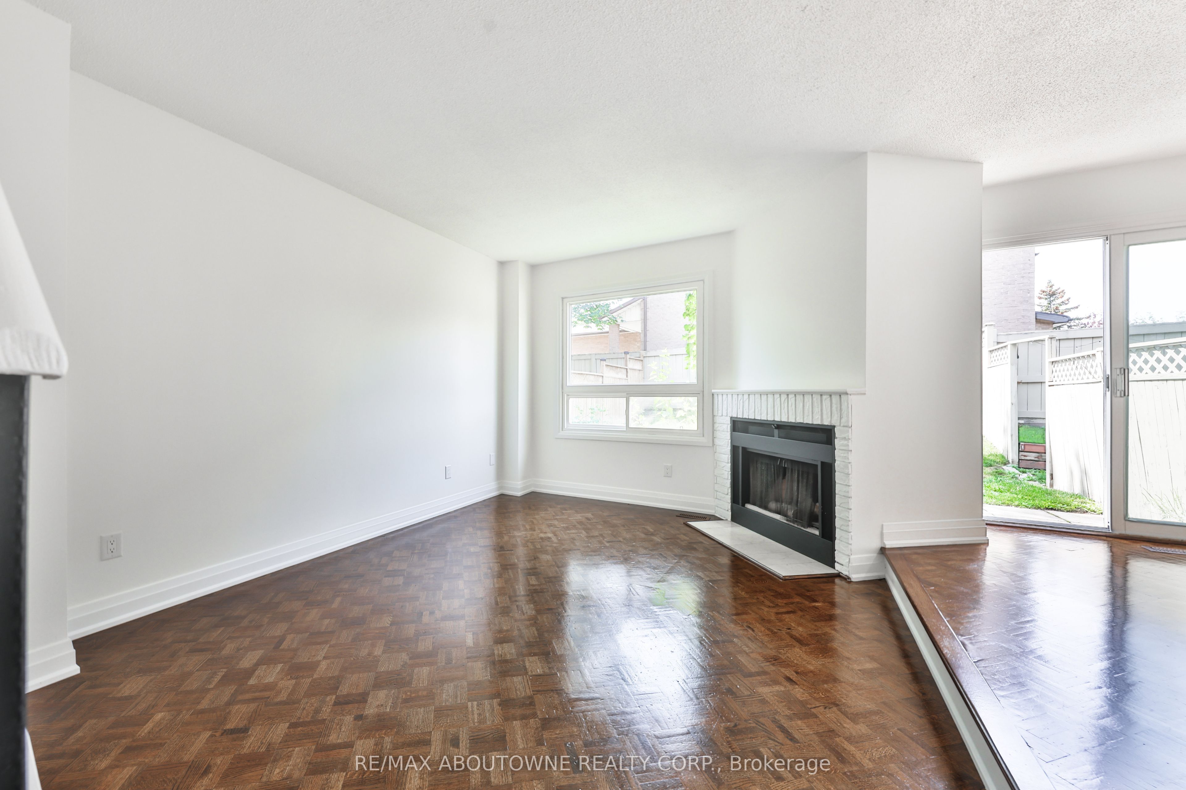 2 – 4635 Regents Terrace, Mississauga ‣ W14101852 2 – 4635 Regents Terrace, Mississauga ‣ W14101852