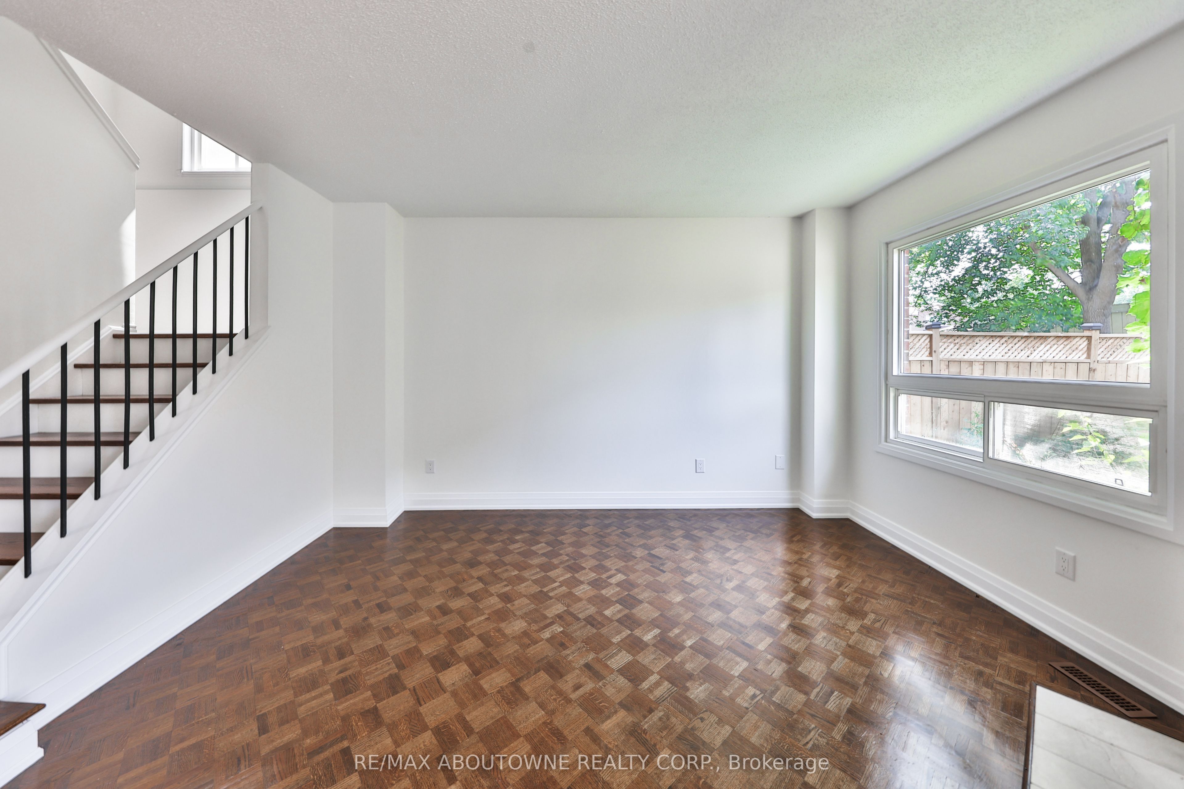2 – 4635 Regents Terrace, Mississauga ‣ W14101852 2 – 4635 Regents Terrace, Mississauga ‣ W14101852