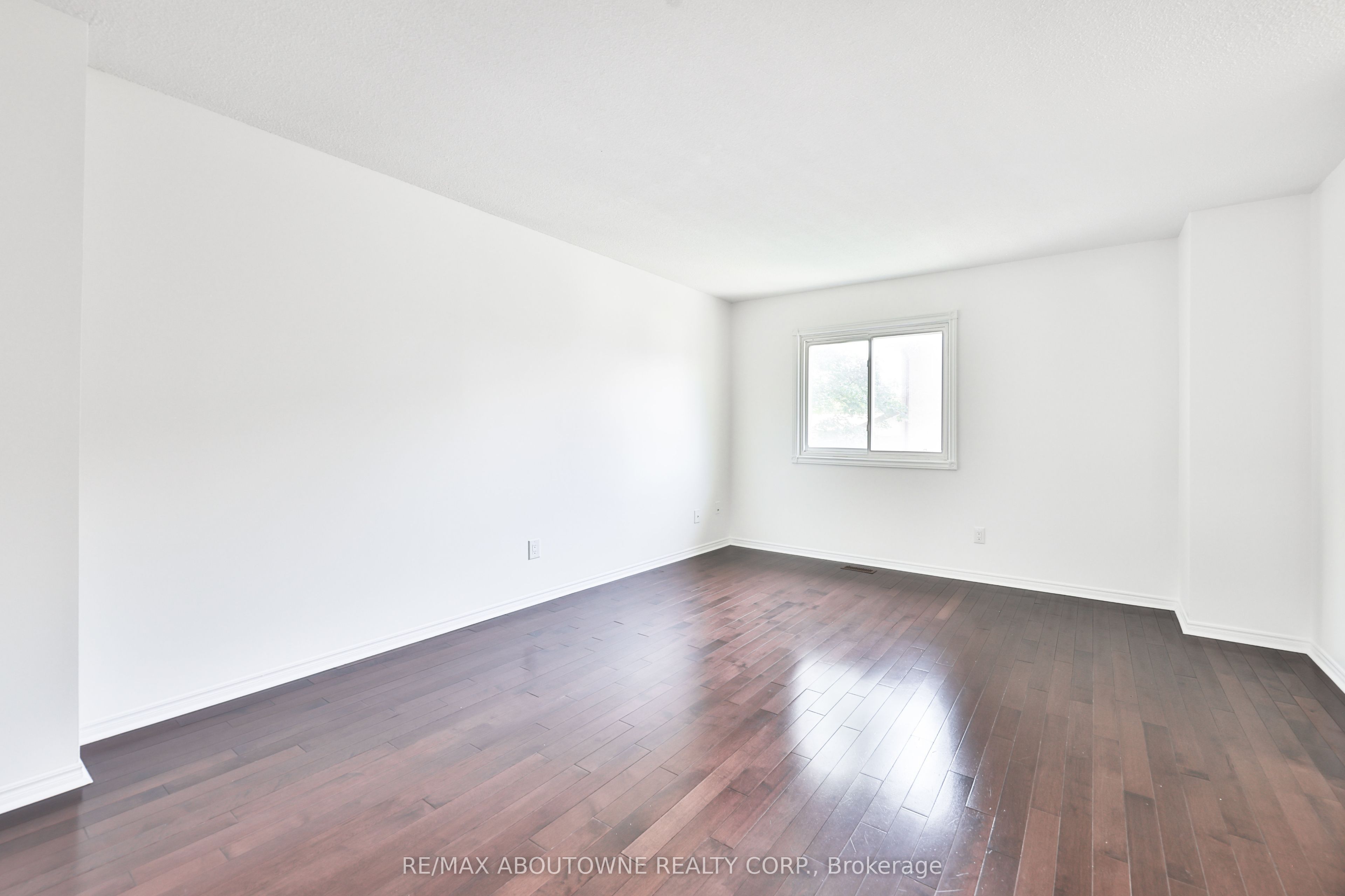 2 – 4635 Regents Terrace, Mississauga ‣ W14101852 2 – 4635 Regents Terrace, Mississauga ‣ W14101852