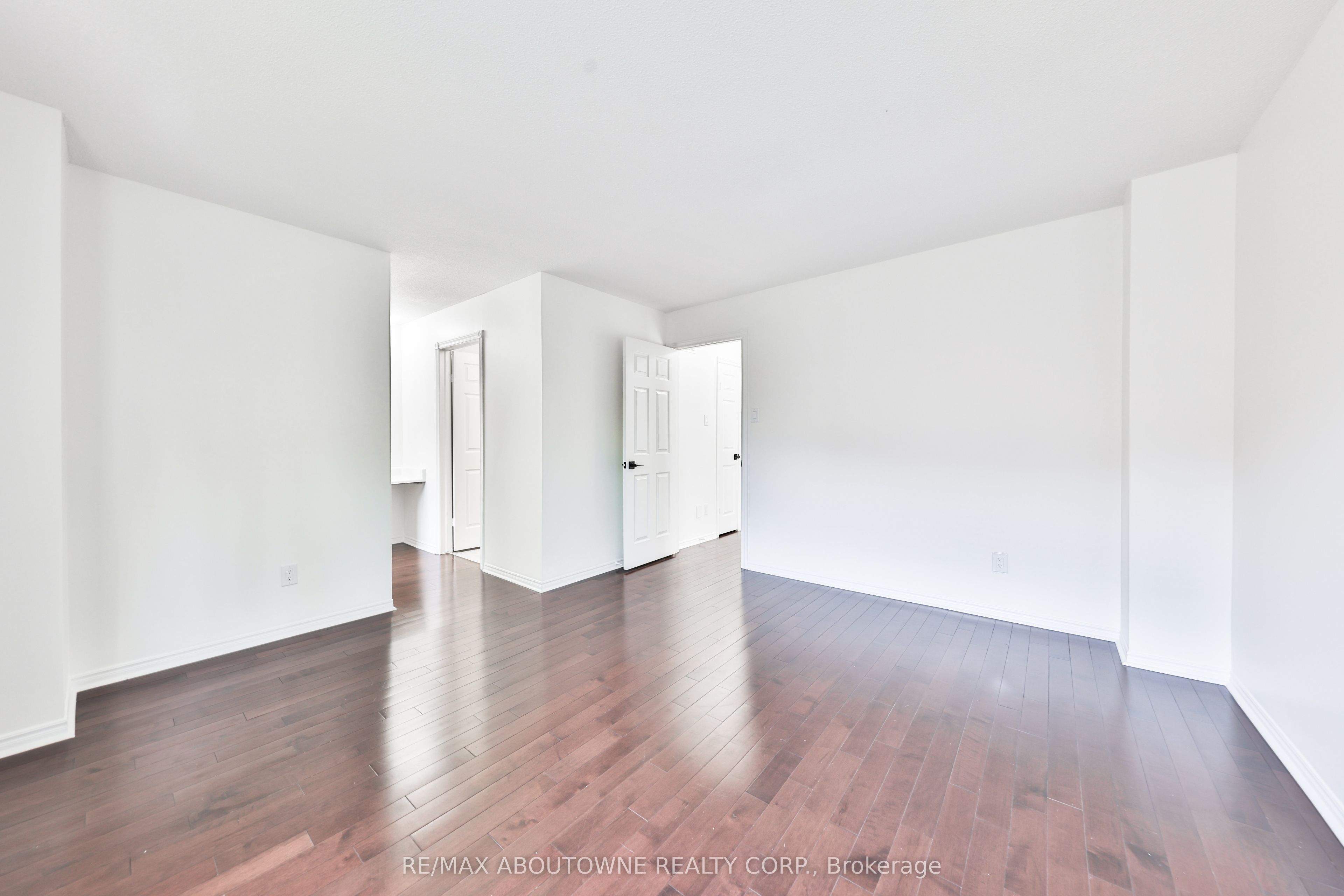 2 – 4635 Regents Terrace, Mississauga ‣ W14101852 2 – 4635 Regents Terrace, Mississauga ‣ W14101852