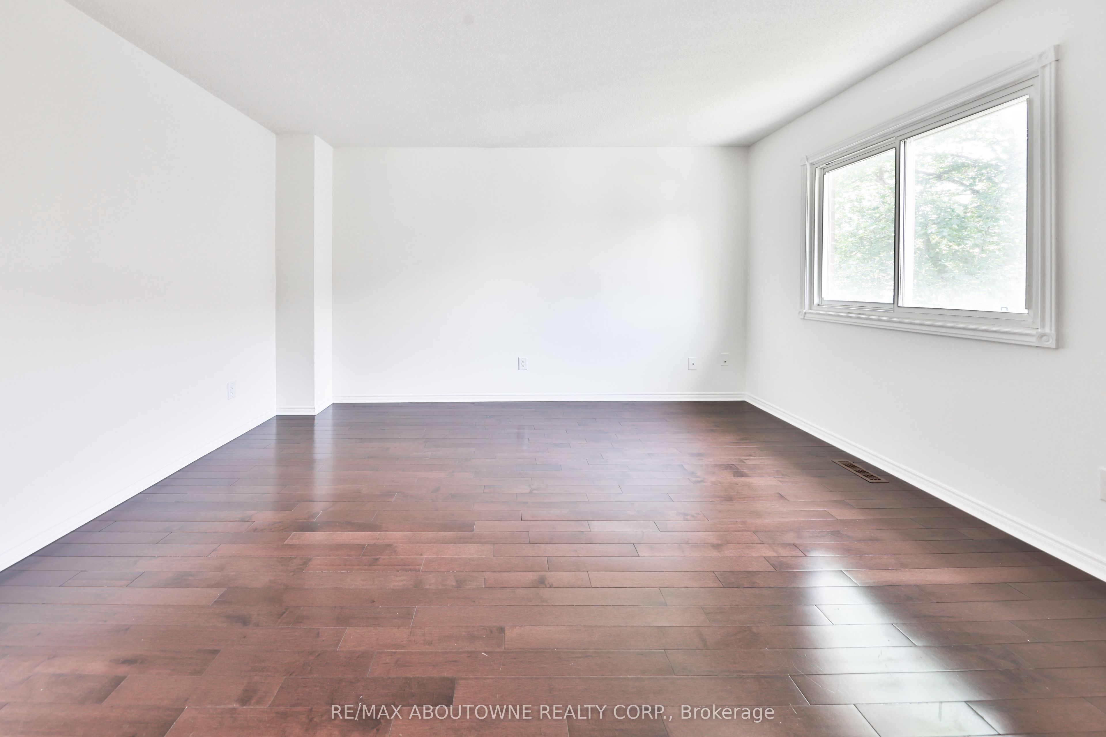 2 – 4635 Regents Terrace, Mississauga ‣ W14101852 2 – 4635 Regents Terrace, Mississauga ‣ W14101852