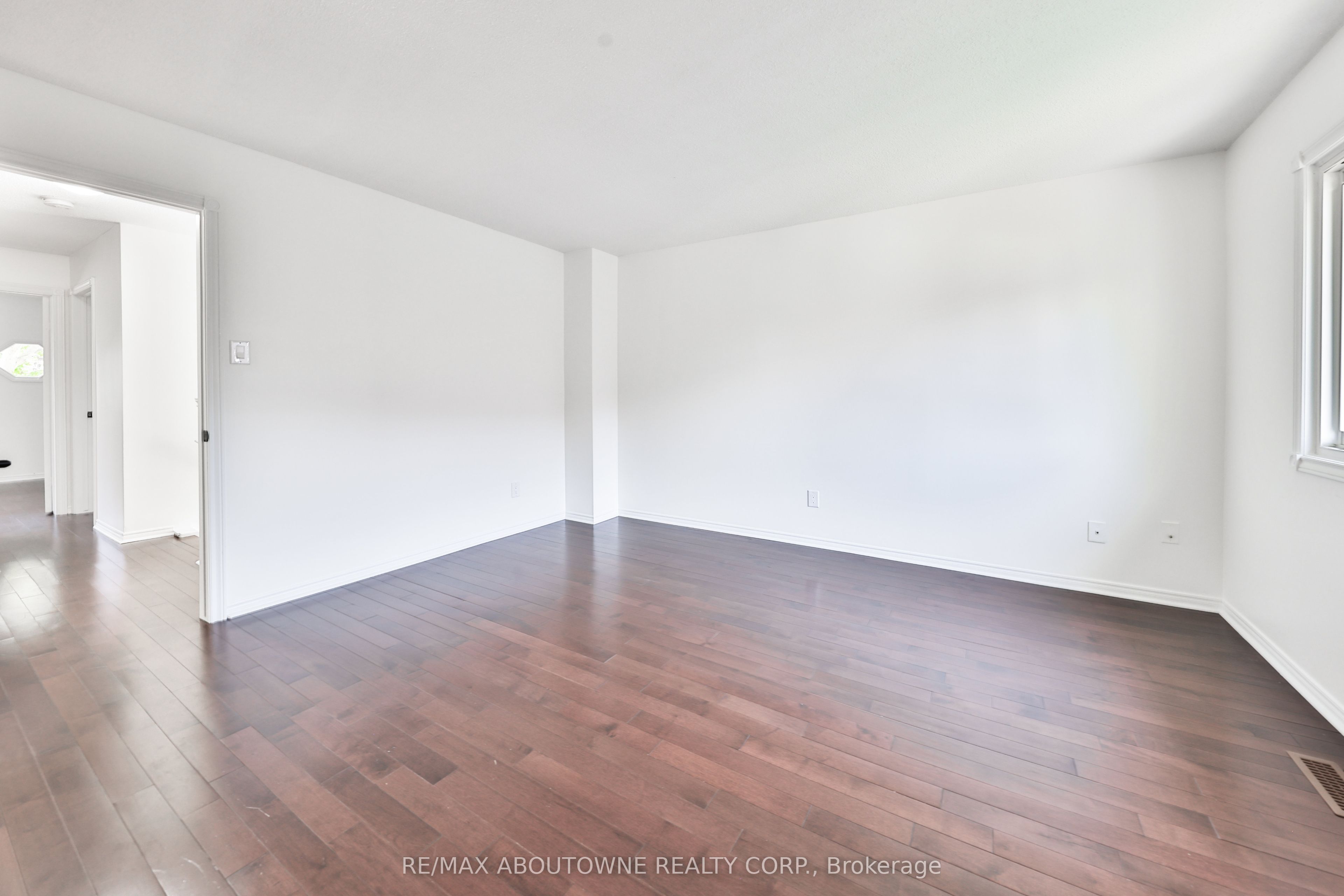 2 – 4635 Regents Terrace, Mississauga ‣ W14101852 2 – 4635 Regents Terrace, Mississauga ‣ W14101852