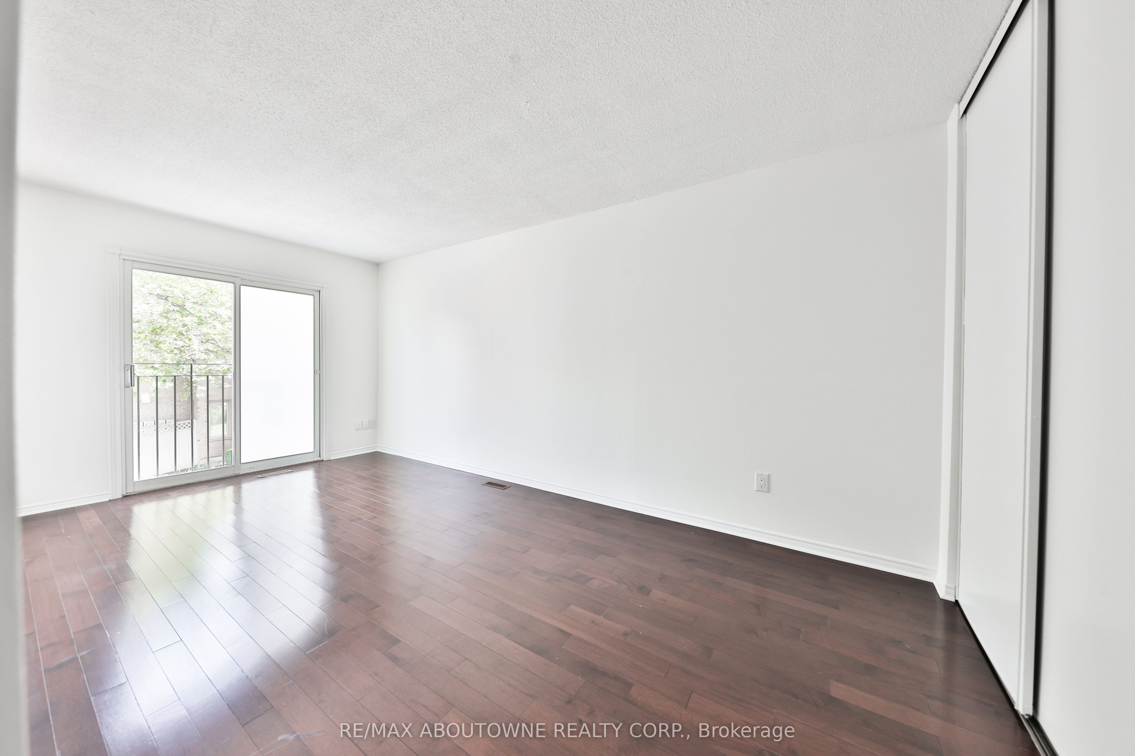 2 – 4635 Regents Terrace, Mississauga ‣ W14101852 2 – 4635 Regents Terrace, Mississauga ‣ W14101852