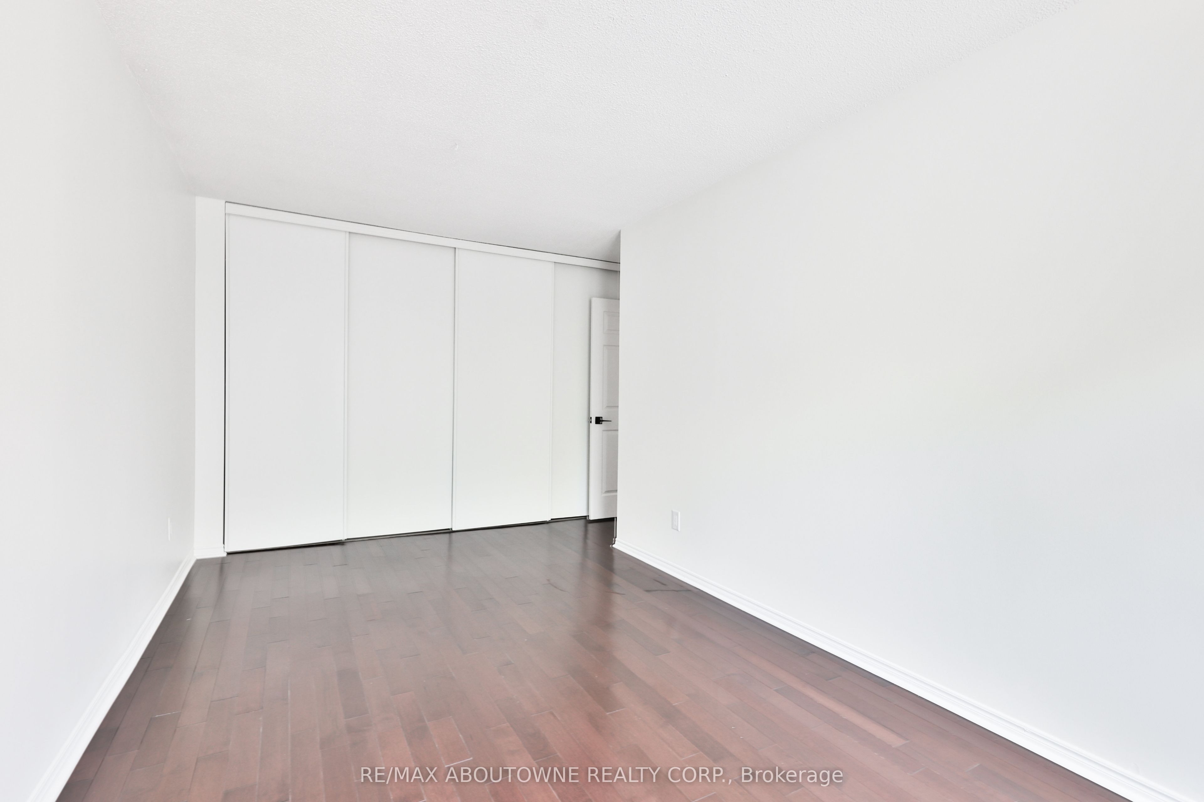 2 – 4635 Regents Terrace, Mississauga ‣ W14101852 2 – 4635 Regents Terrace, Mississauga ‣ W14101852